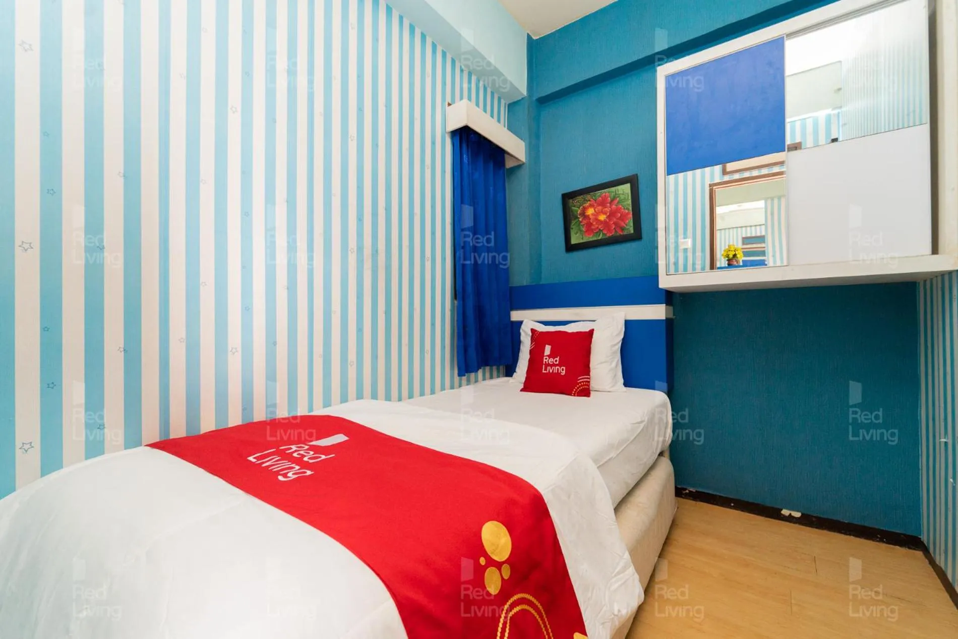 Bedroom, Bed in RedLiving Apartemen The Suites Metro - Prisma
