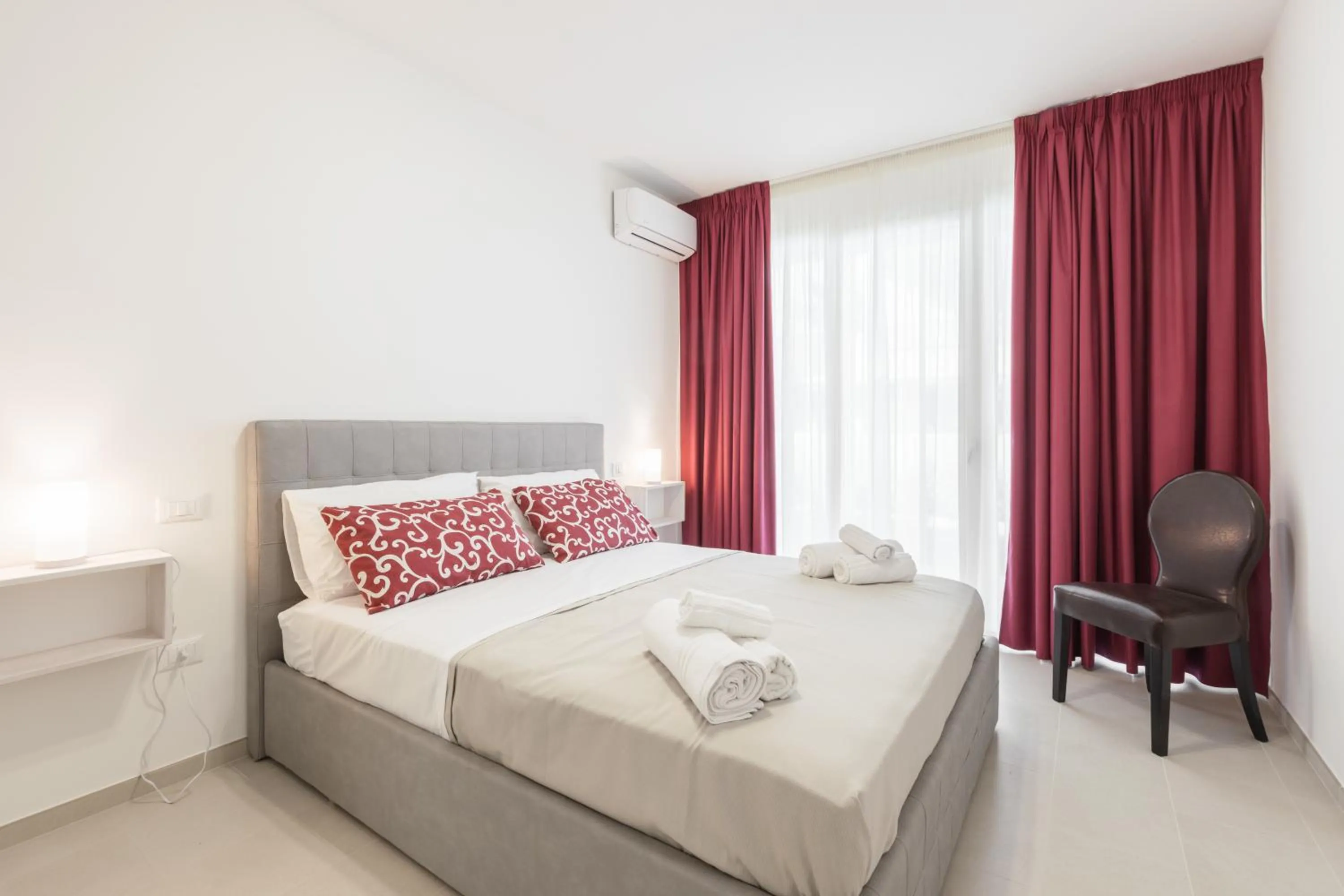 Villa Elena - Two Luxury Suites, garden & fast Wi-Fi near the Sea