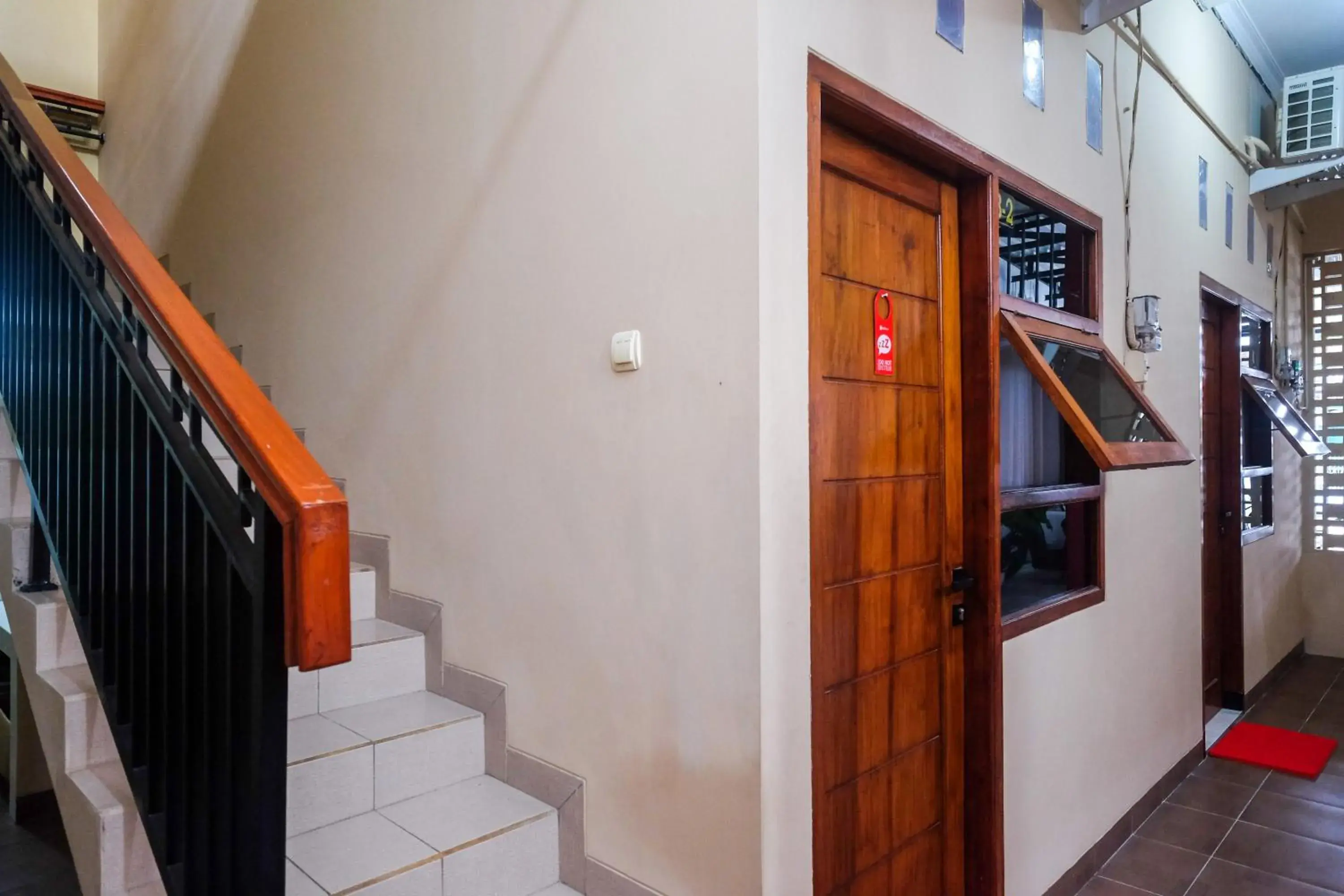 Property building in RedDoorz Syariah near Perempatan Kartasura Property building in RedDoorz Syariah near Perempatan Kartasura