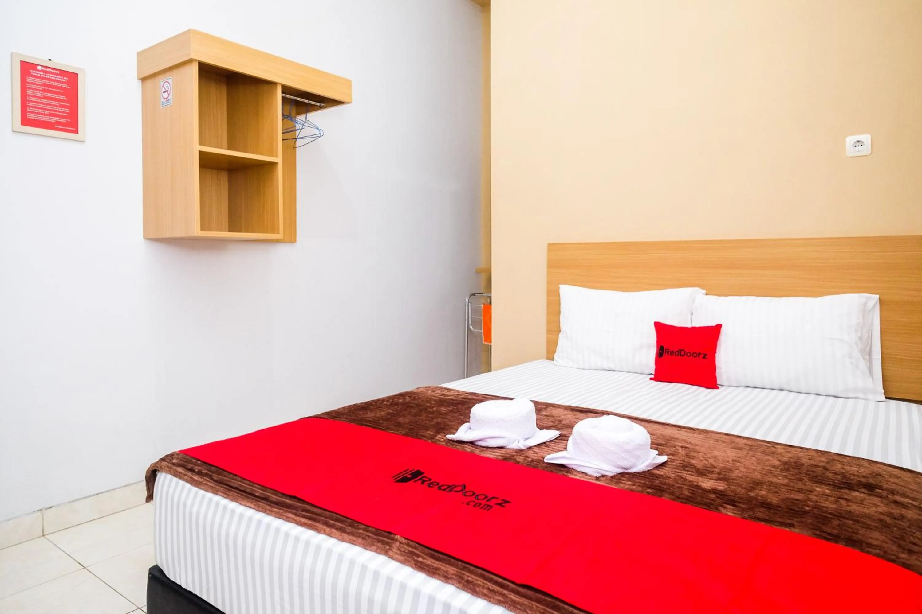 Bedroom, Bed in RedDoorz Syariah near Perempatan Kartasura
