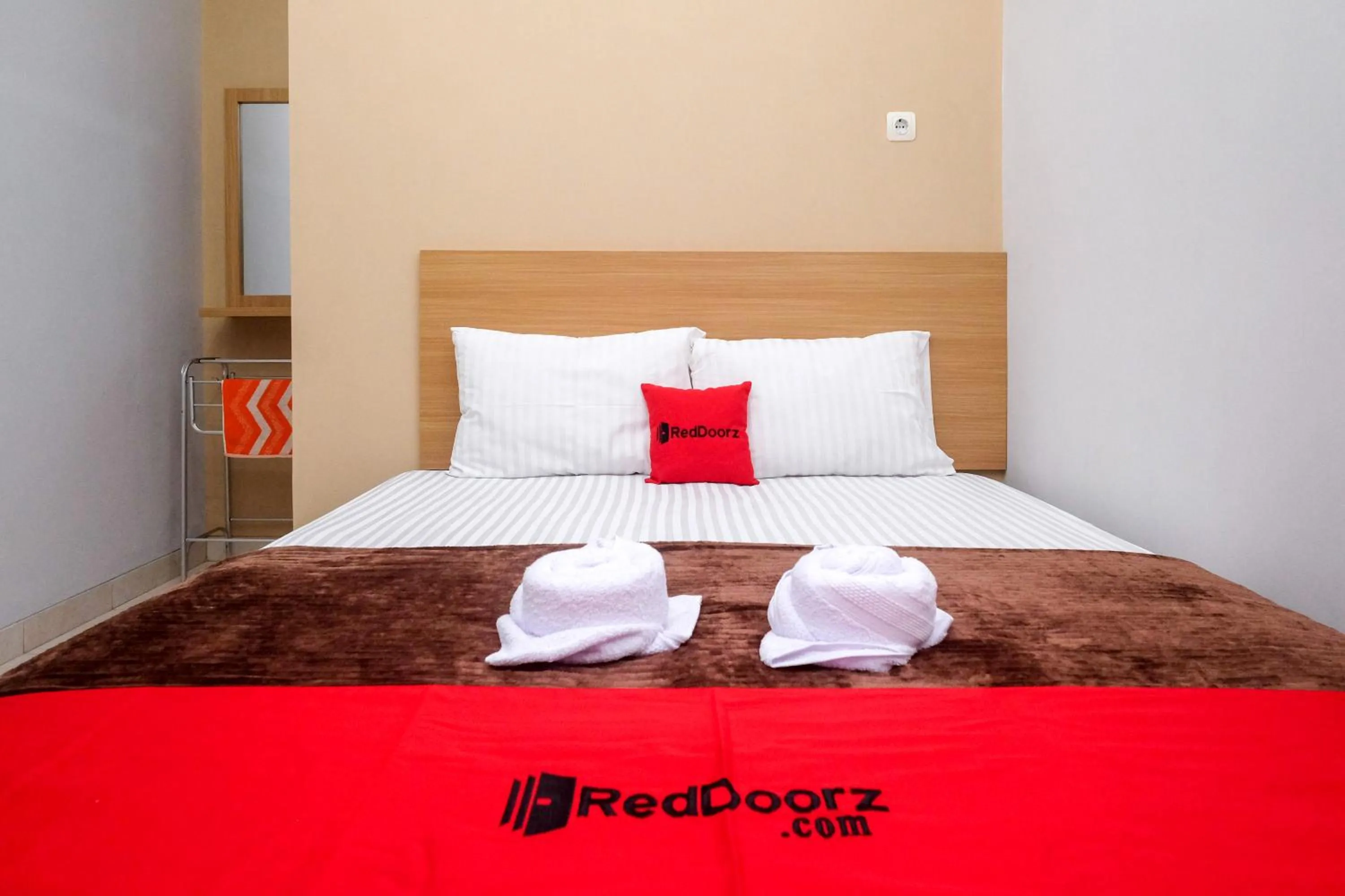 Bedroom, Bed in RedDoorz Syariah near Perempatan Kartasura