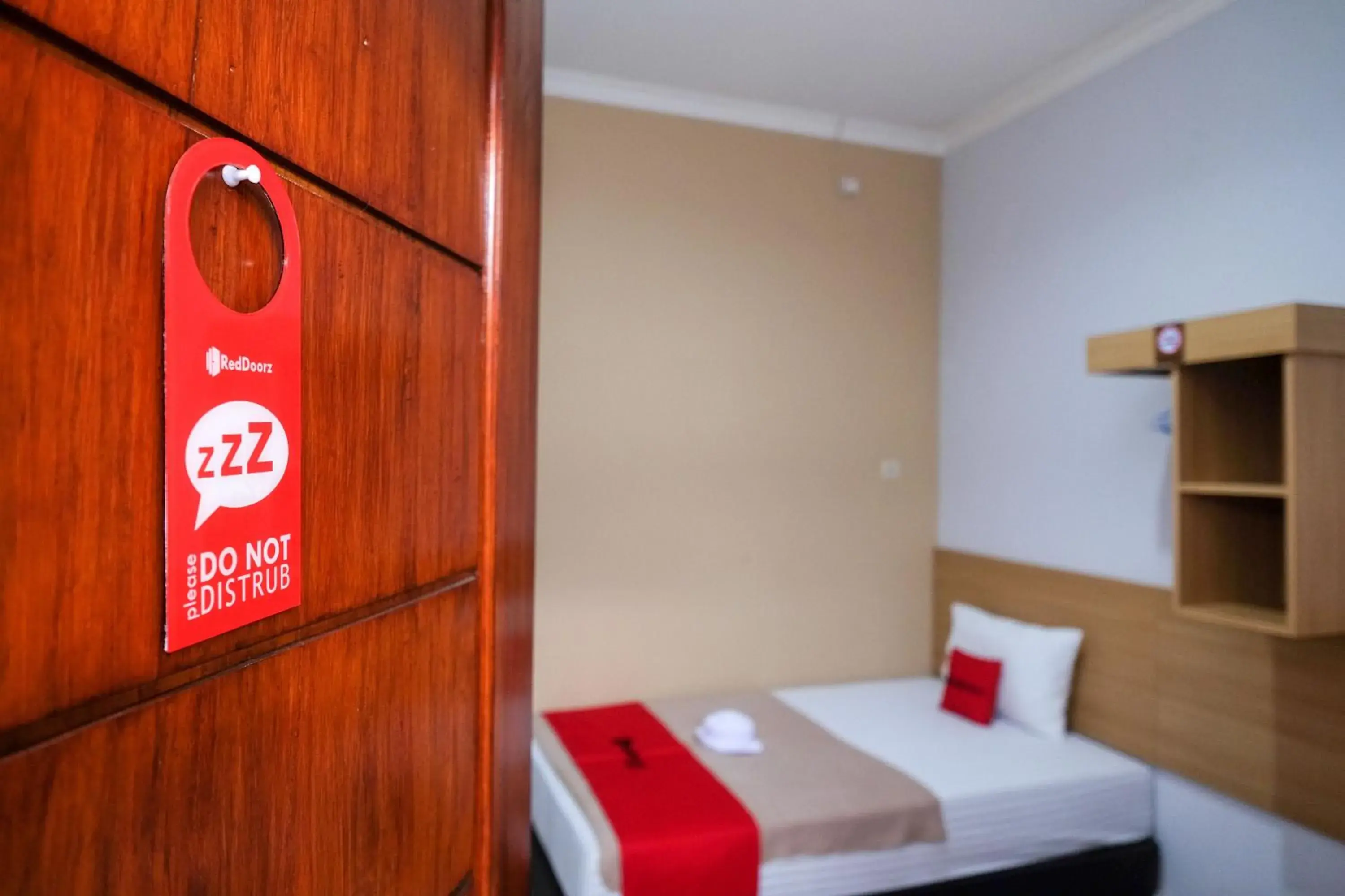 Bedroom, Bed in RedDoorz Syariah near Perempatan Kartasura Bedroom, Bed in RedDoorz Syariah near Perempatan Kartasura