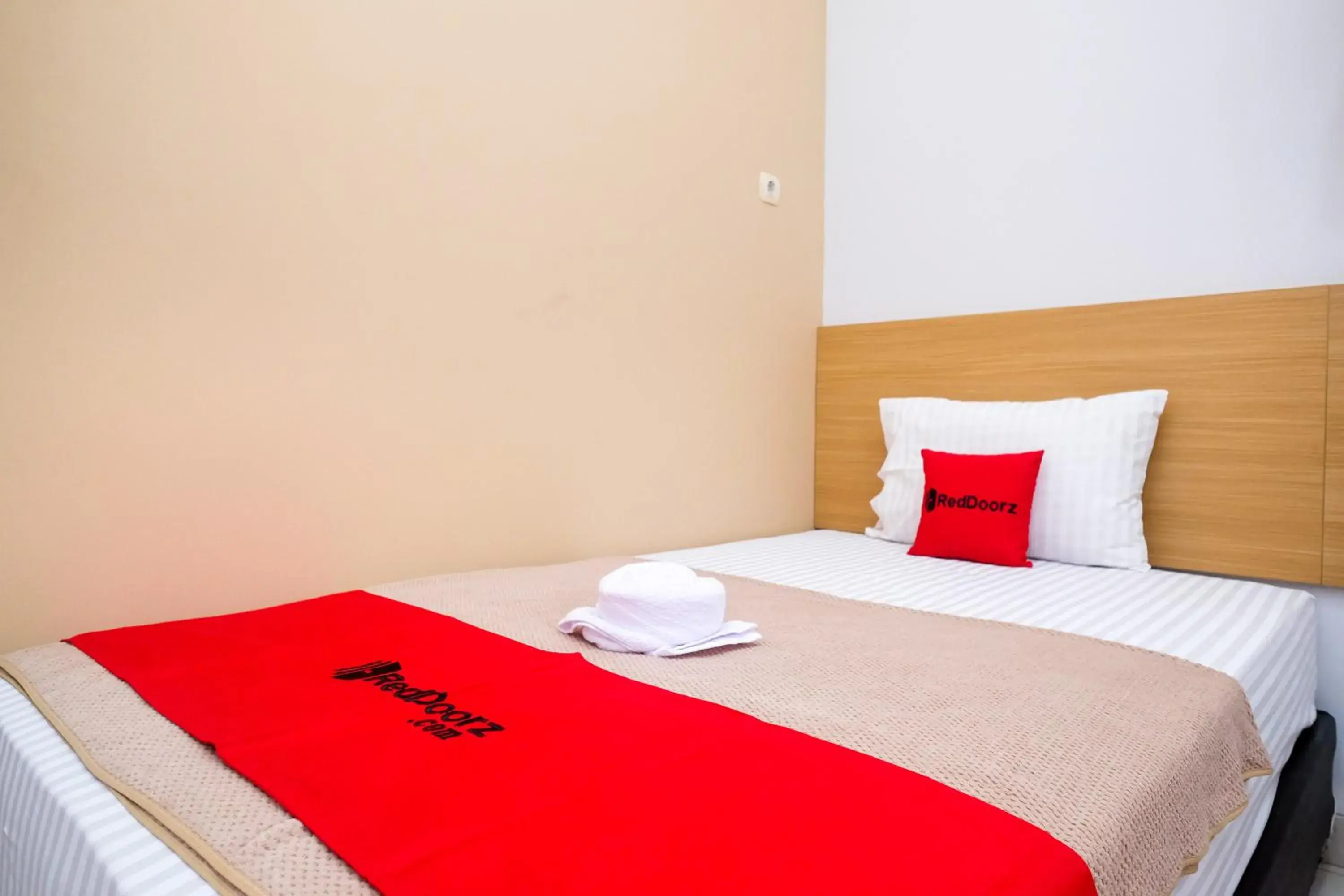 Bedroom, Bed in RedDoorz Syariah near Perempatan Kartasura Bedroom, Bed in RedDoorz Syariah near Perempatan Kartasura