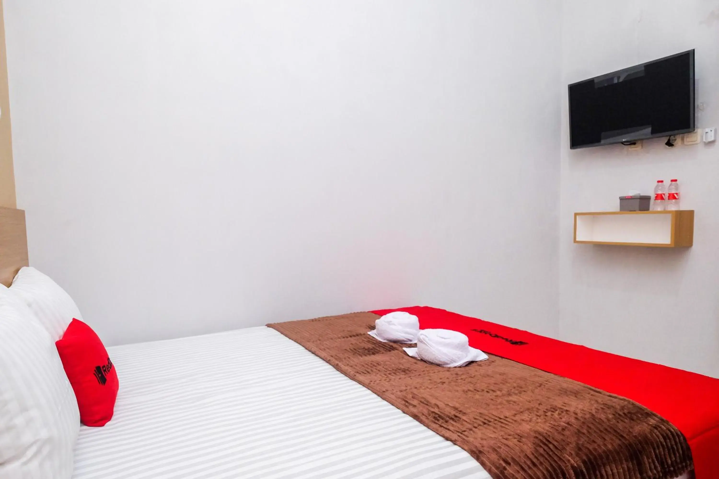 Bedroom, Bed in RedDoorz Syariah near Perempatan Kartasura Bedroom, Bed in RedDoorz Syariah near Perempatan Kartasura