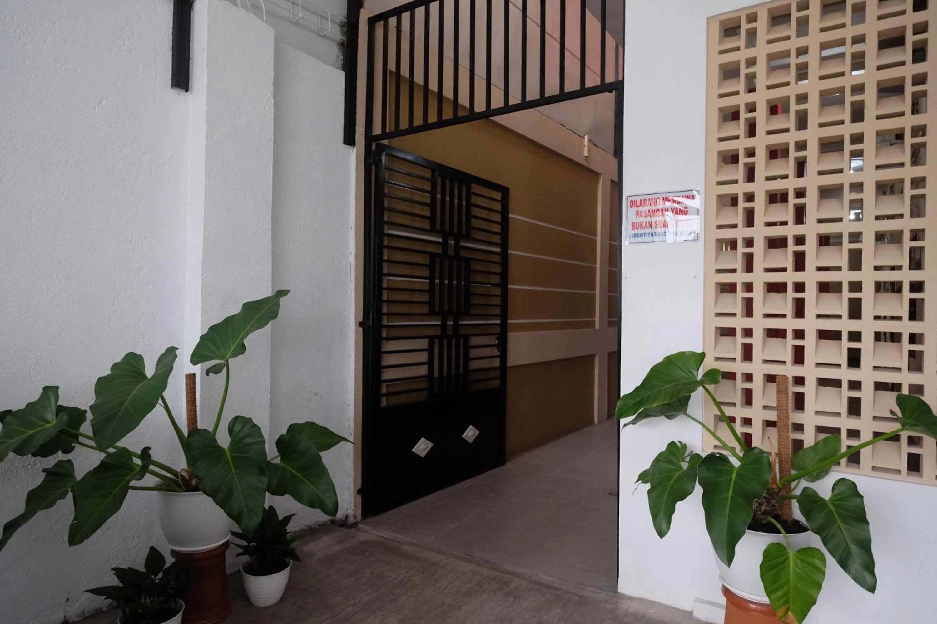 Facade/entrance in RedDoorz Syariah near Perempatan Kartasura