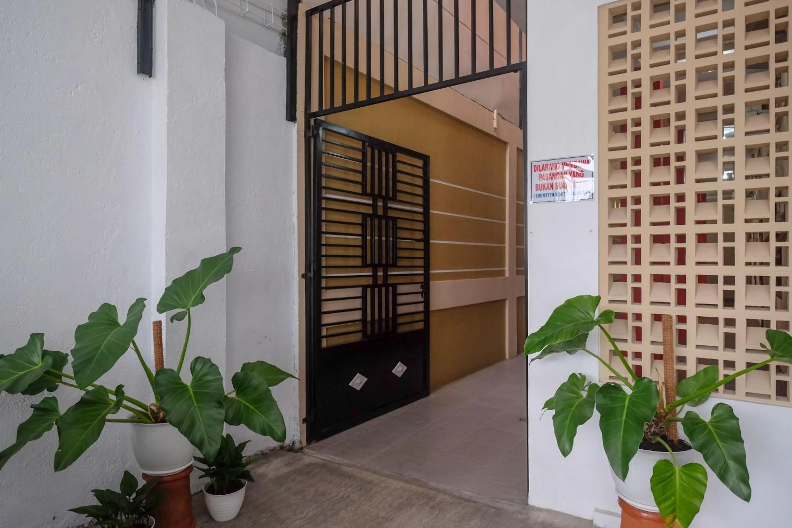 Property building in RedDoorz Syariah near Perempatan Kartasura