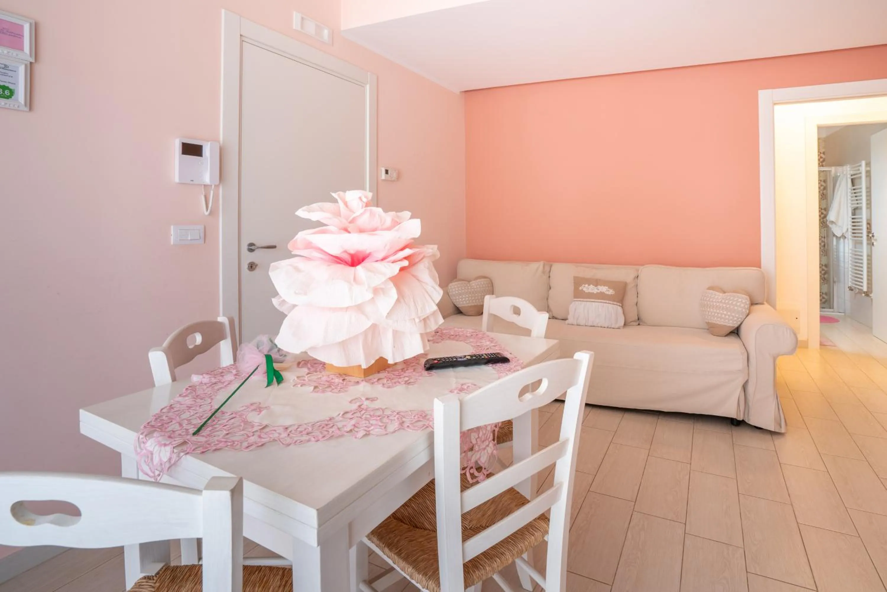 Living room, Bed in Petali Rosa - Dimora Peonia