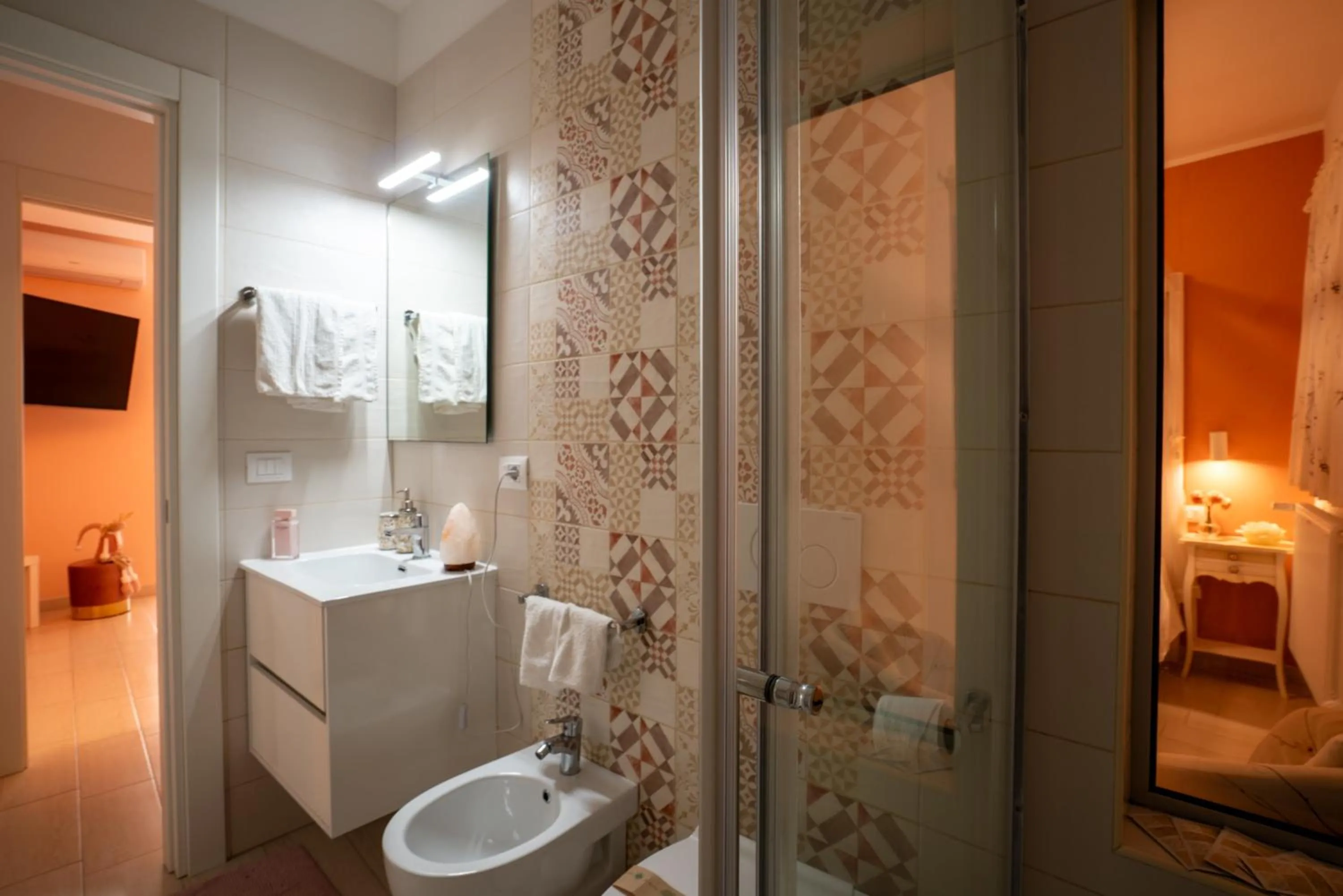 Shower in Petali Rosa - Dimora Peonia