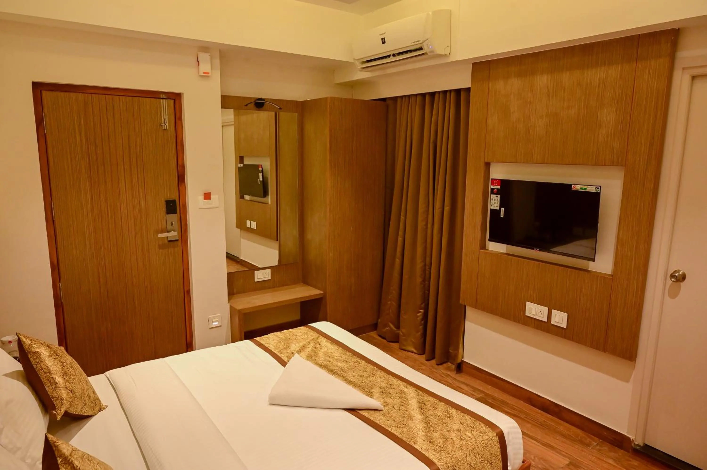 Bed in GRAND ONE TOWER