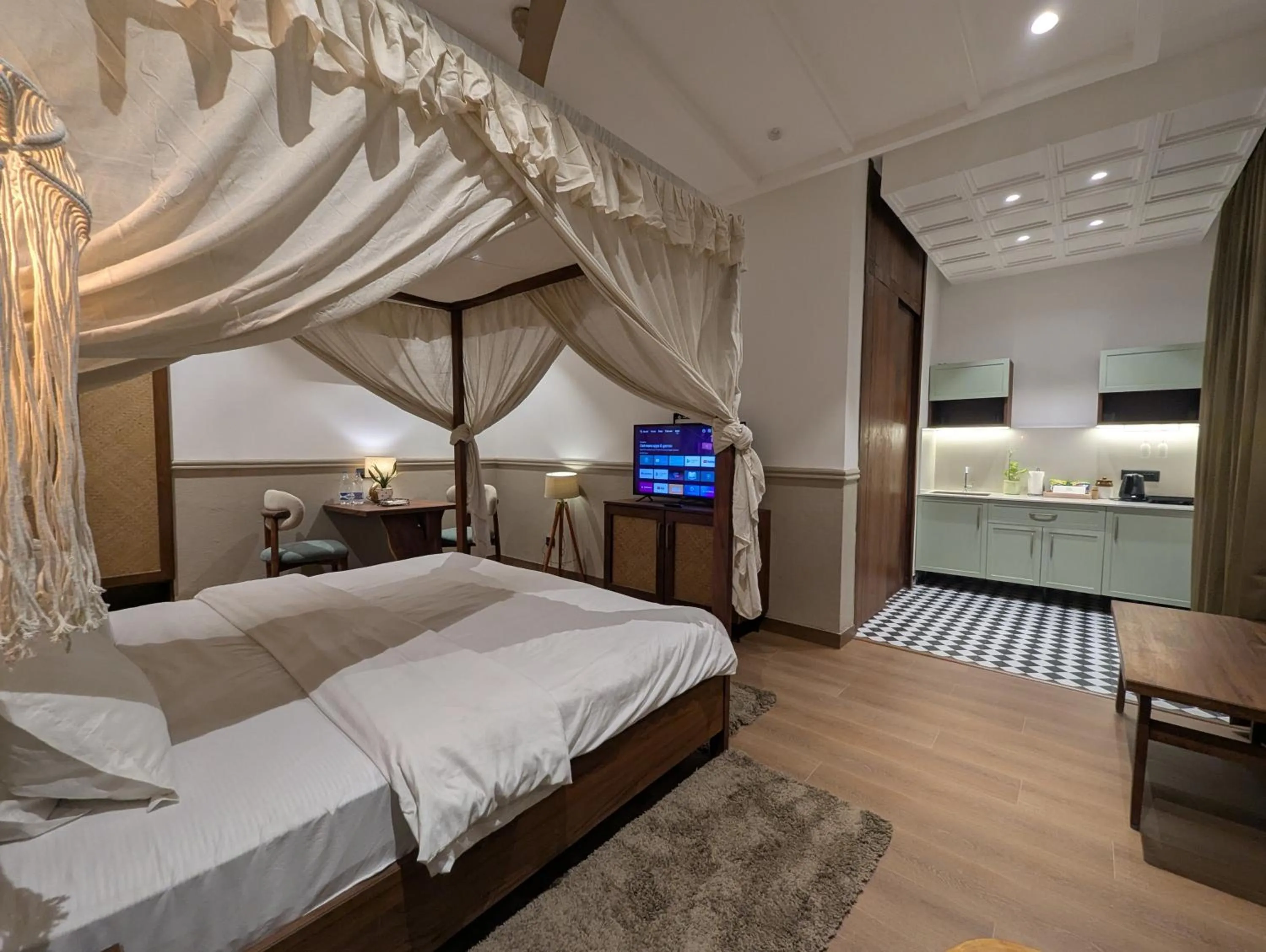 Dining area, Bed in Cape House