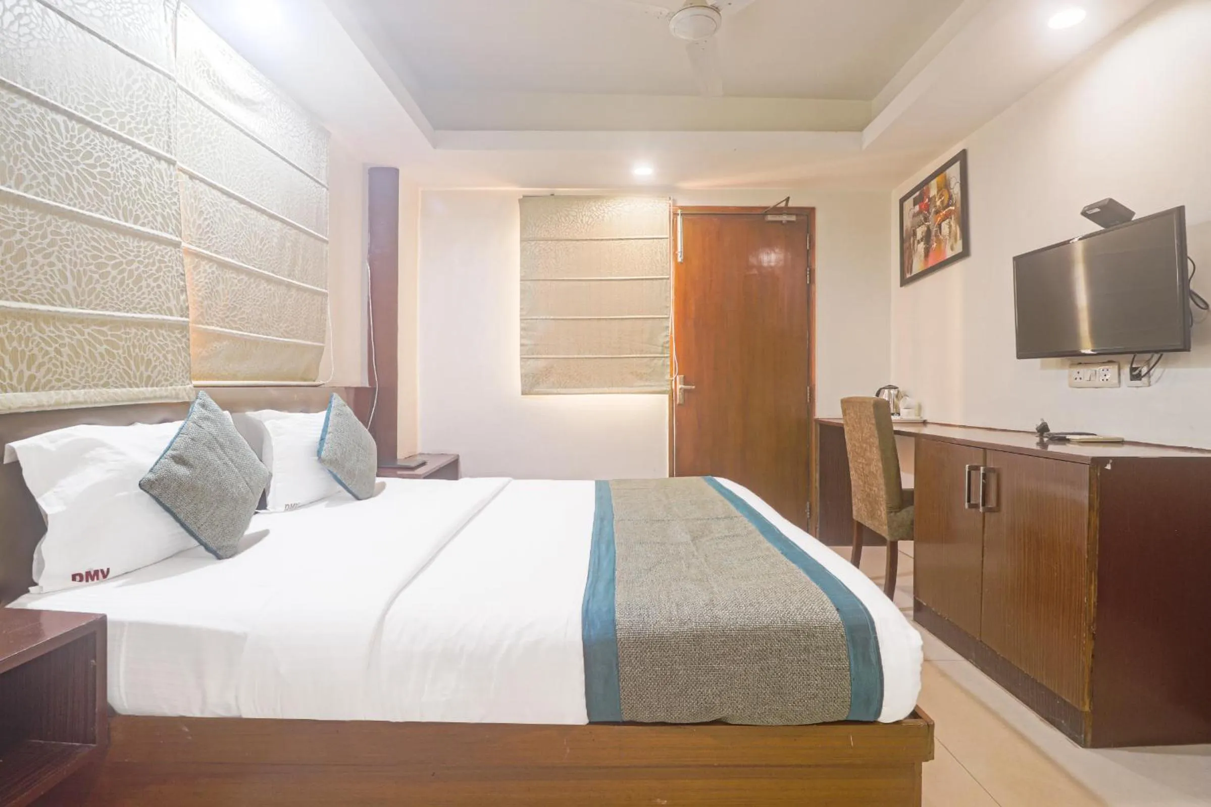 Photo of the whole room, Bed in Hotel Sizzling Starr