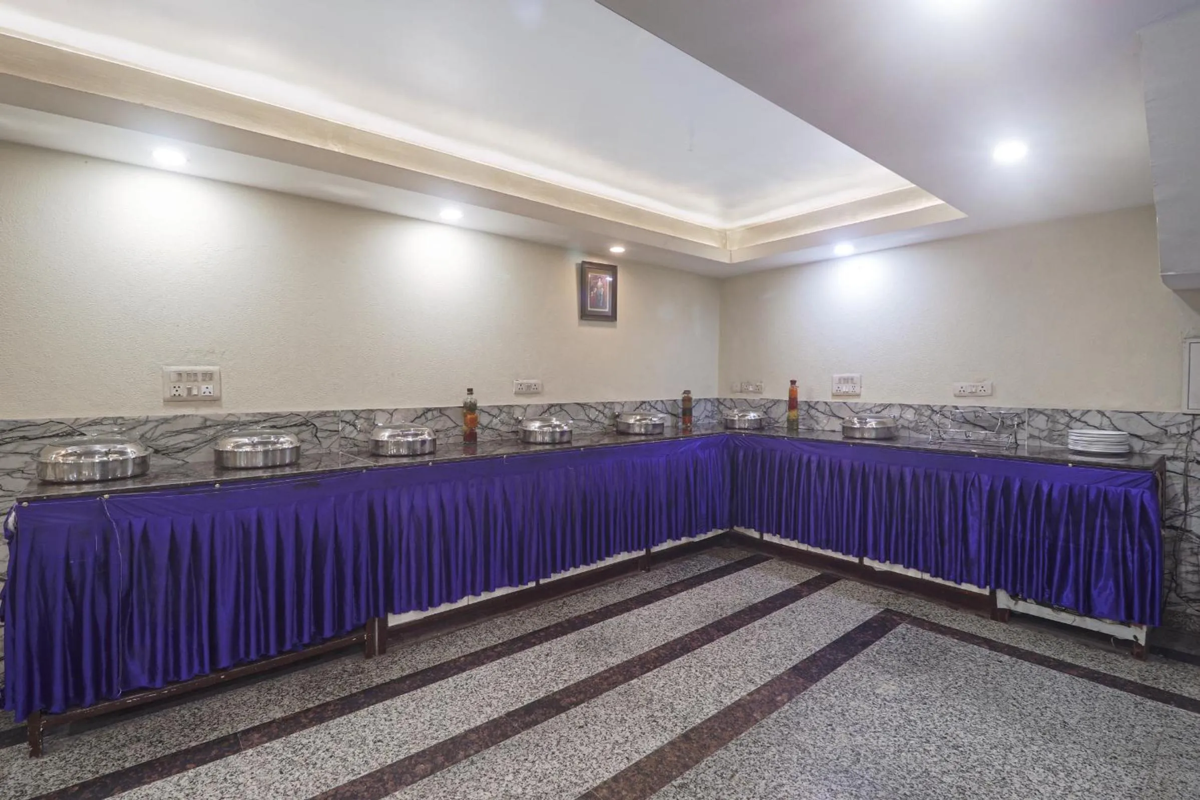 Buffet breakfast in Hotel Sizzling Starr