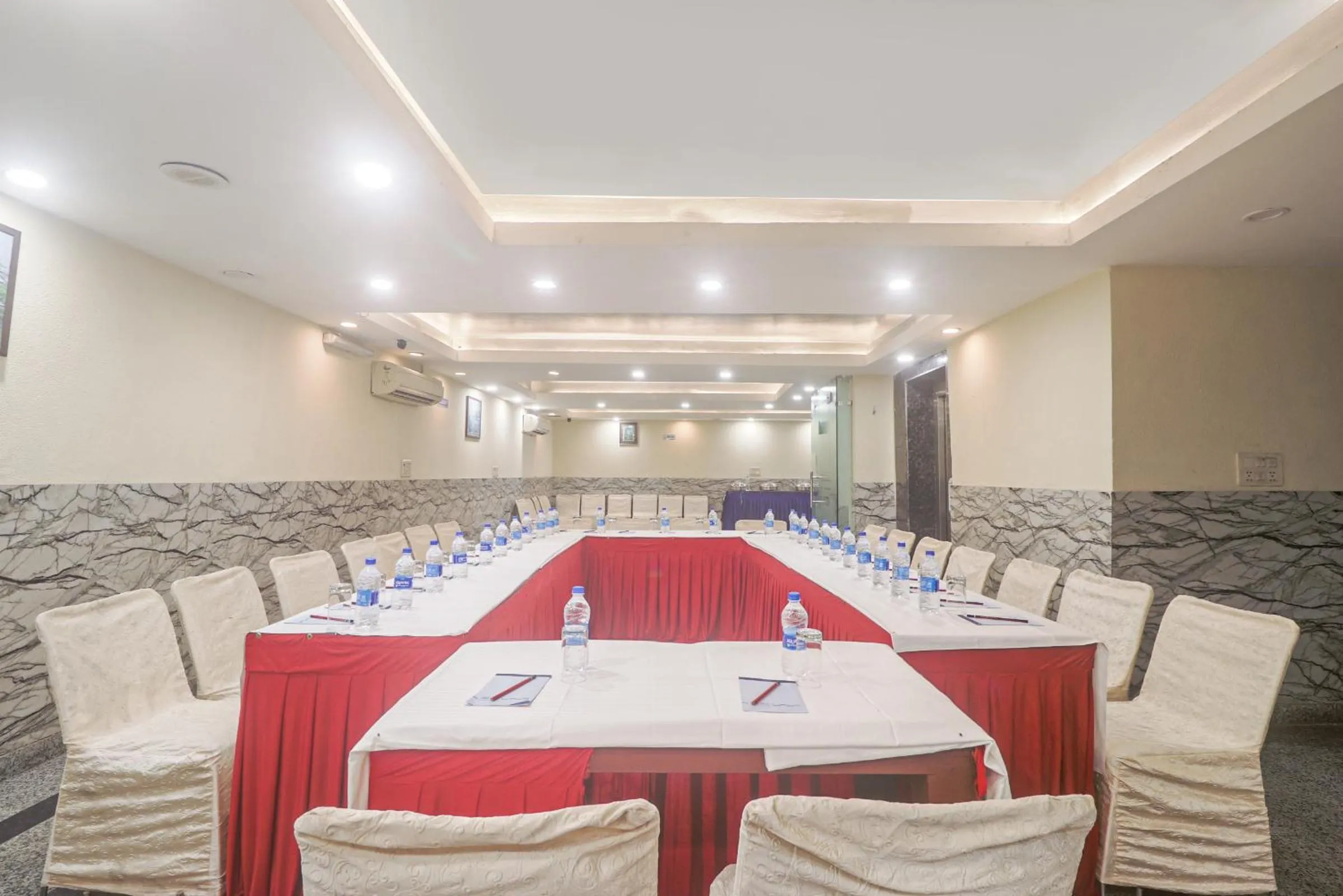 Meeting/conference room in Hotel Sizzling Starr