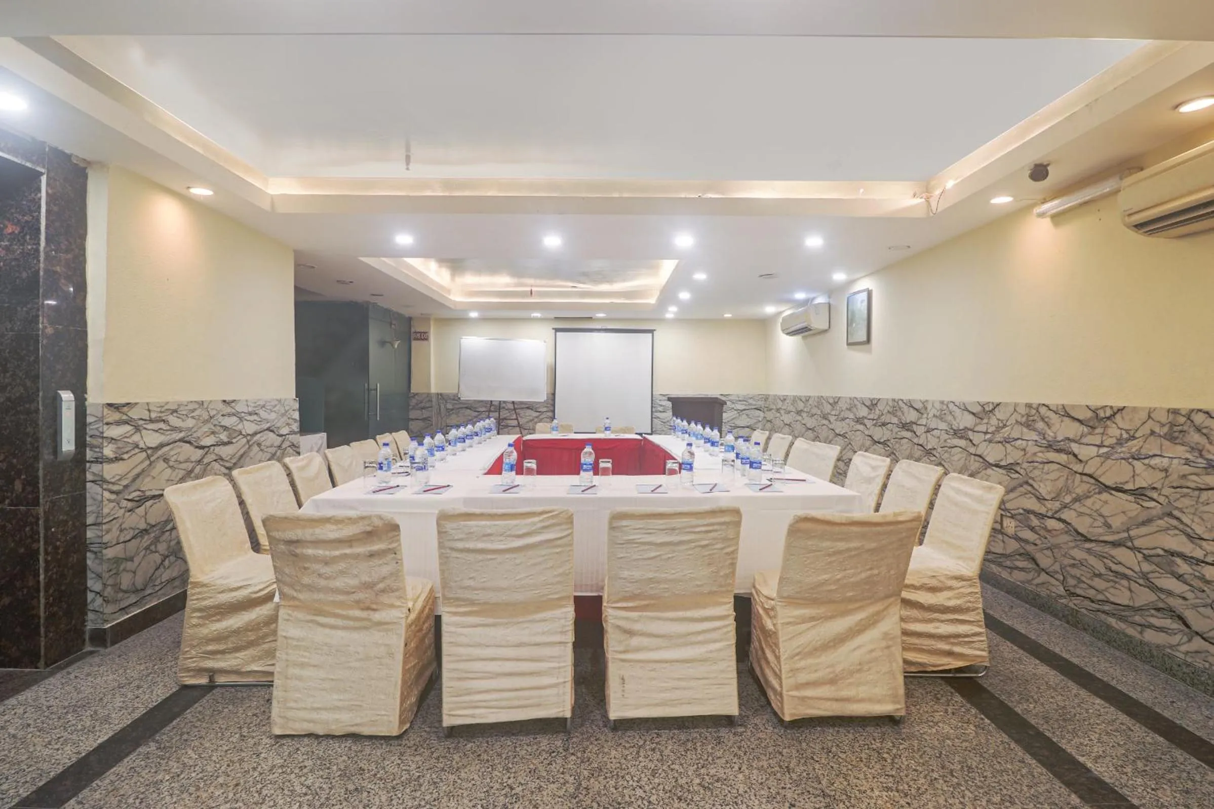 Meeting/conference room in Hotel Sizzling Starr