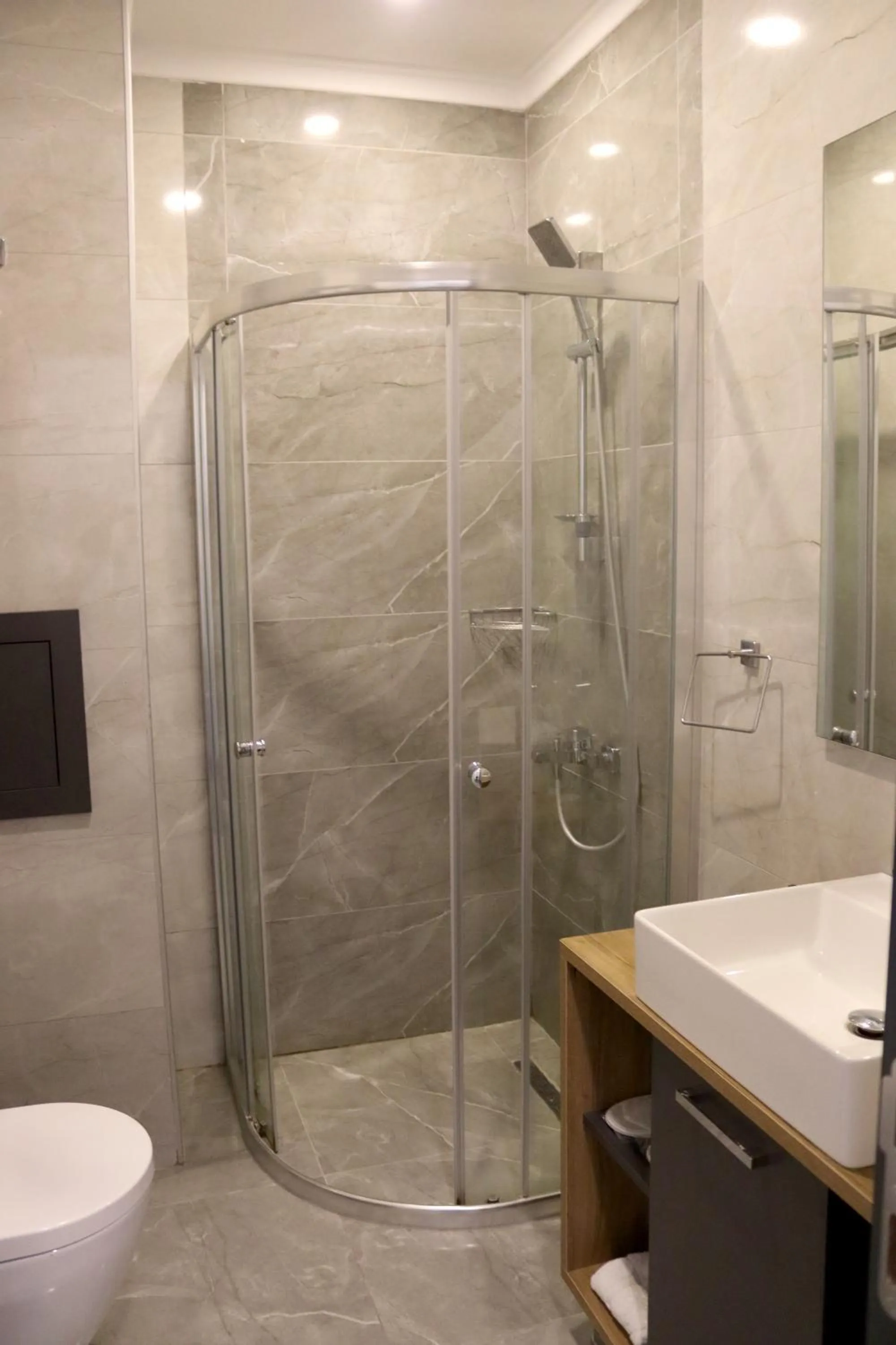 Shower in HOME PLUS Hotel