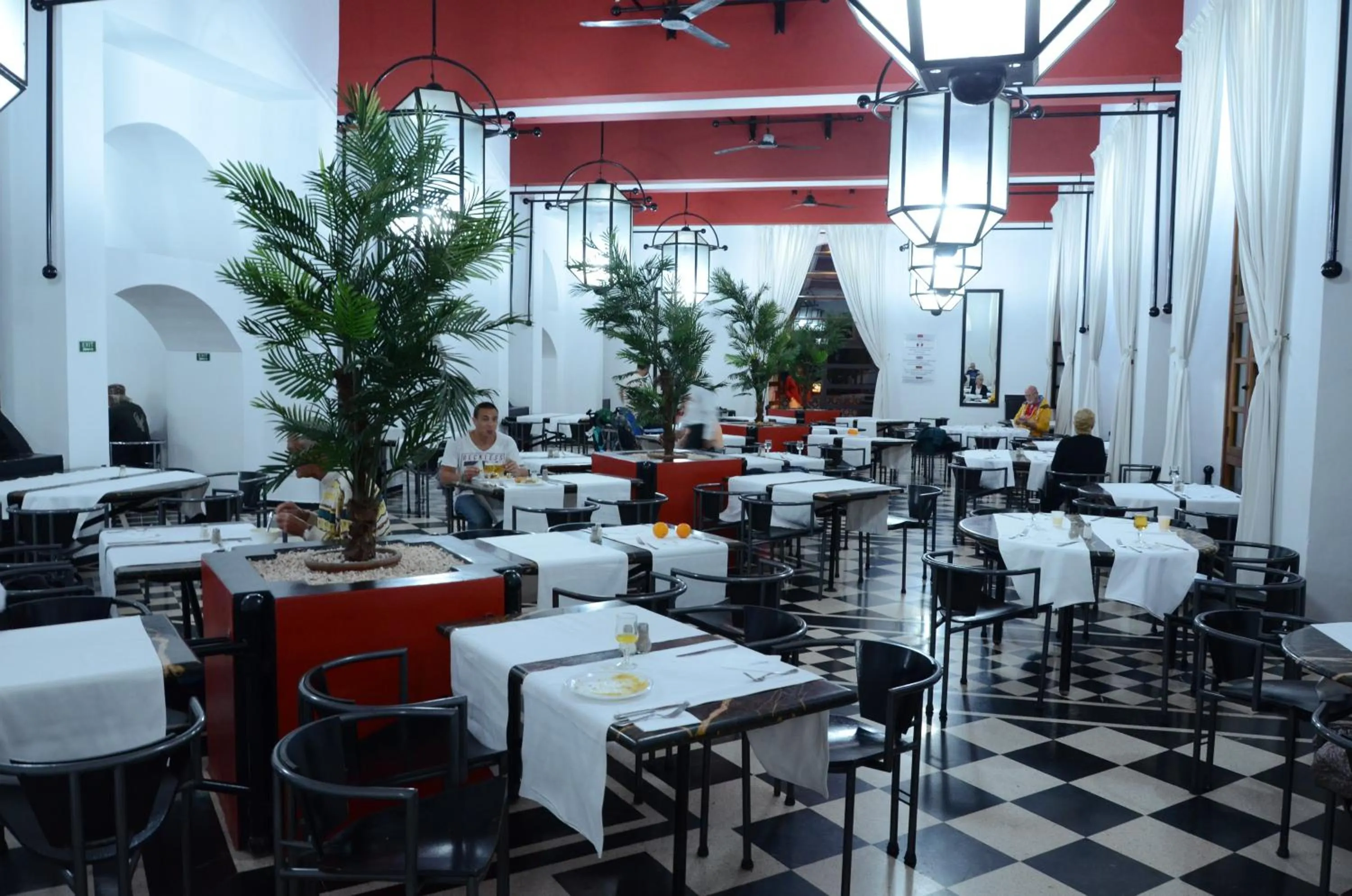 Restaurant/places to eat in El Pueblo Tamlelt