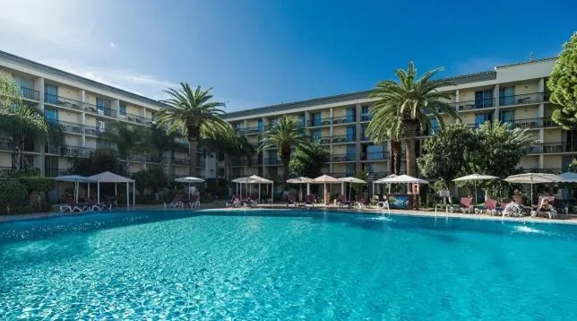Swimming pool in Royal Mirage Fes Hotel