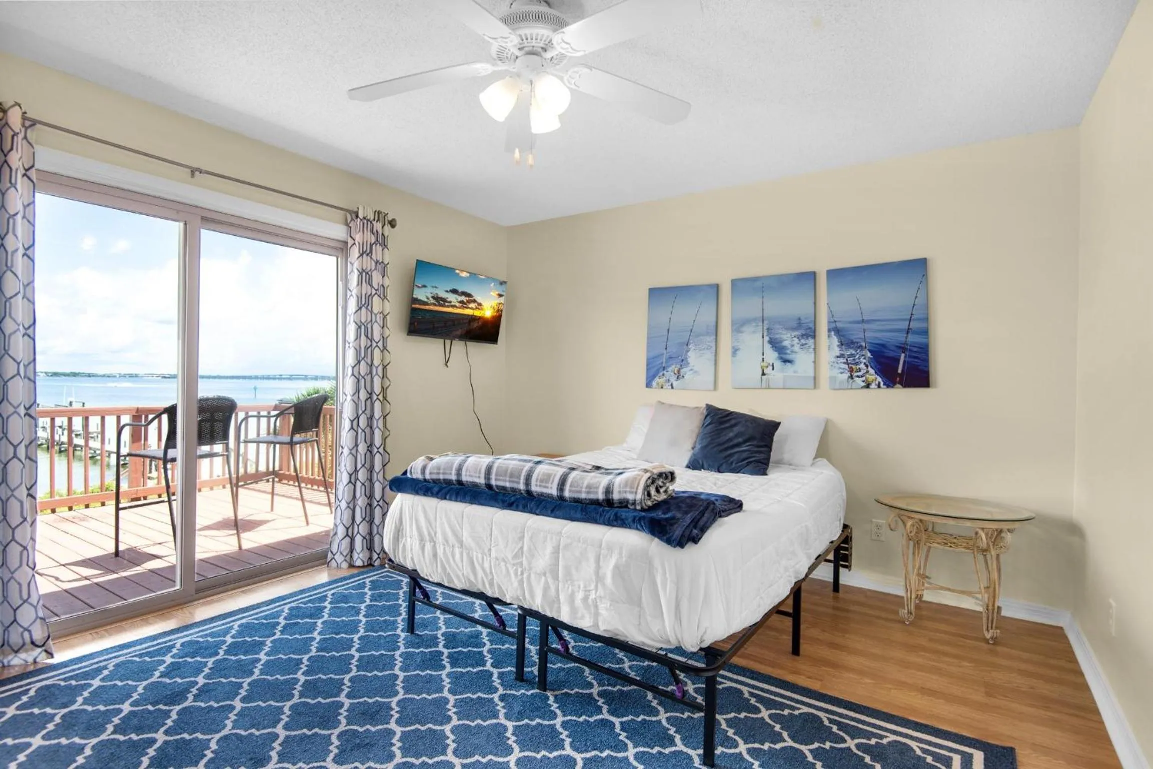 Bed in Barefoot & Buzzed