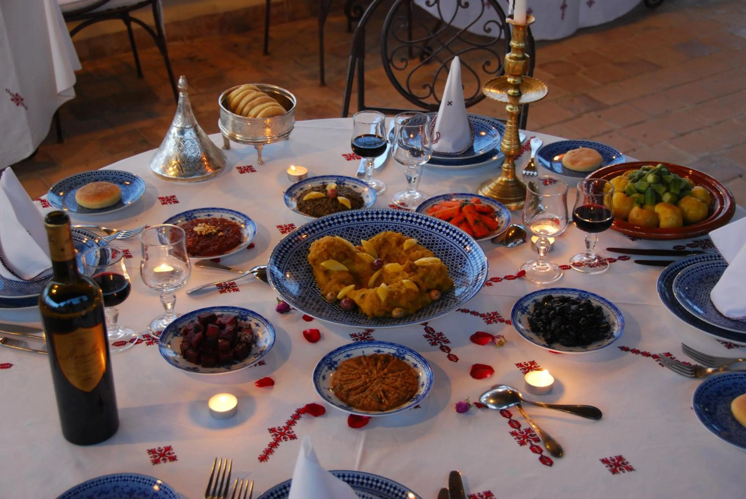 Restaurant/places to eat in Riad El Ghalia