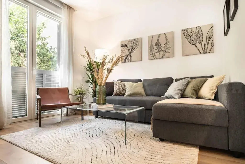 Calm apartment with private patio by REMS Calm apartment with private patio by REMS