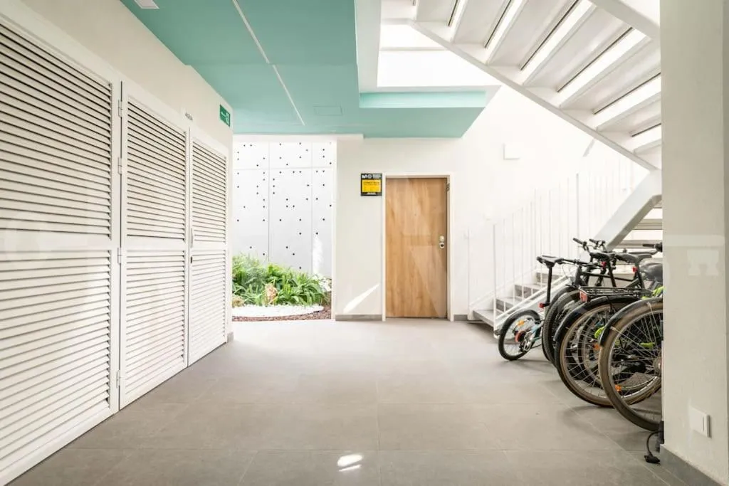 Calm apartment with private patio by REMS