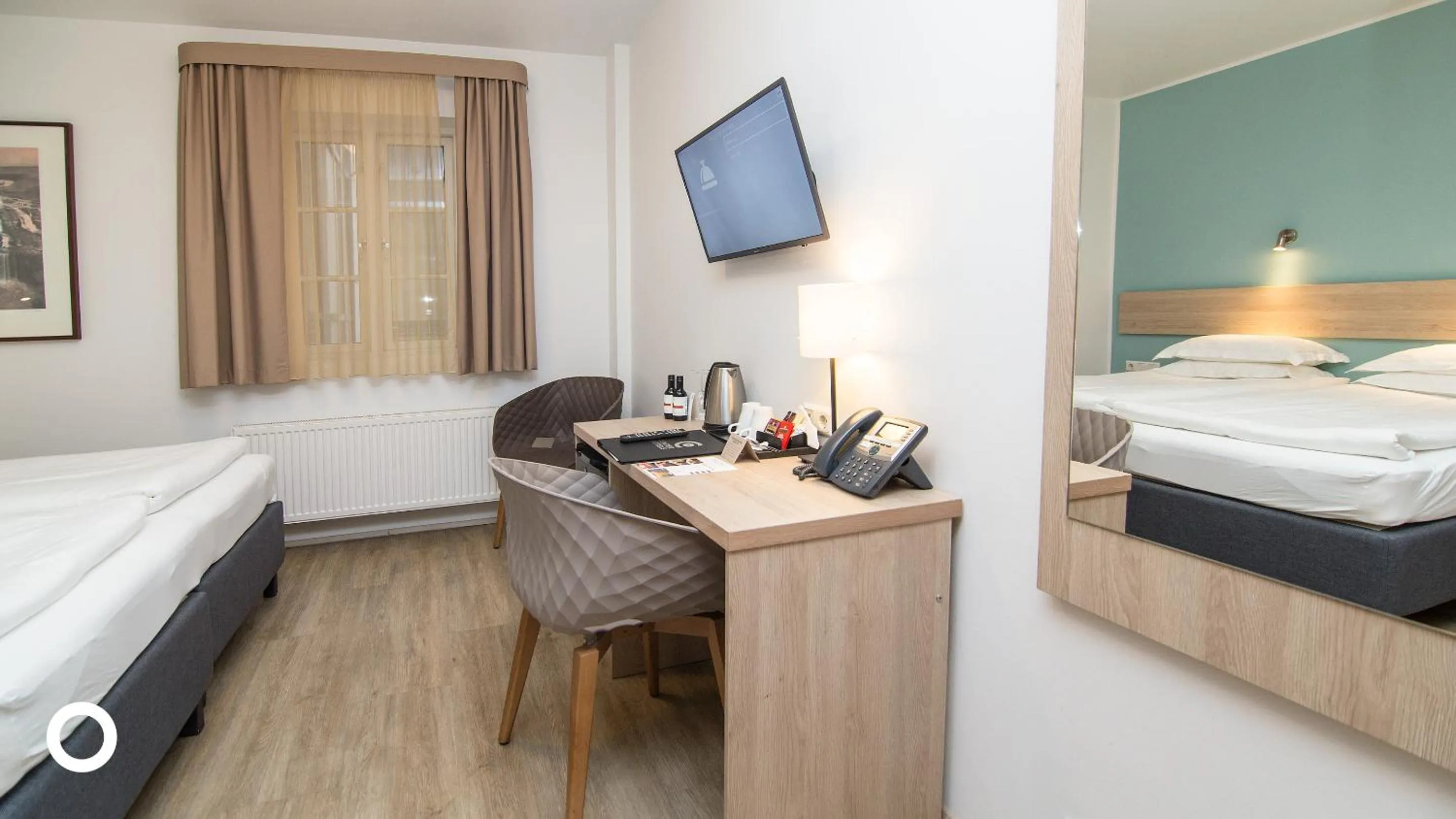 Bedroom, Bed in Center Hotels Plaza