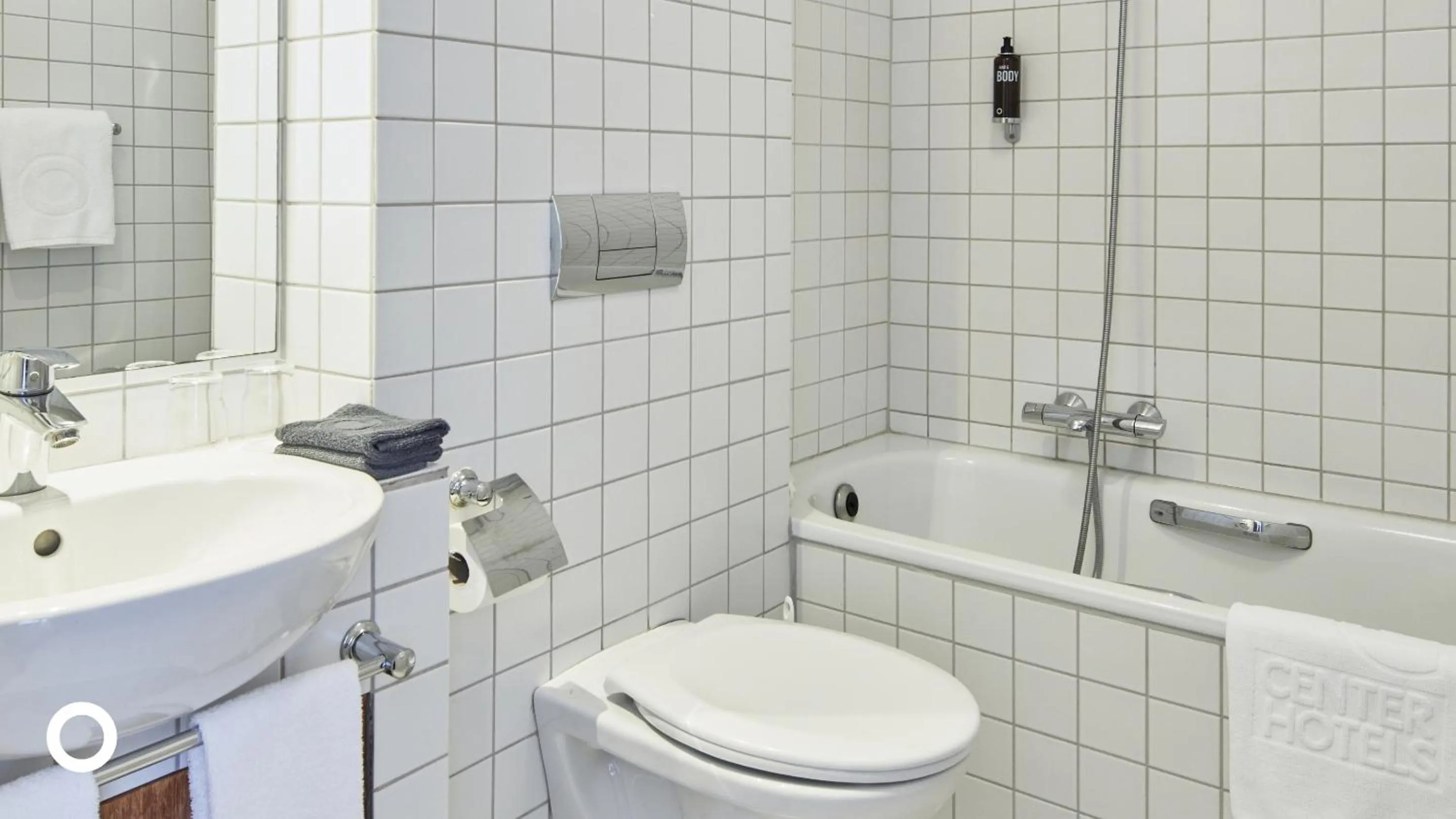 Bathroom in Center Hotels Plaza