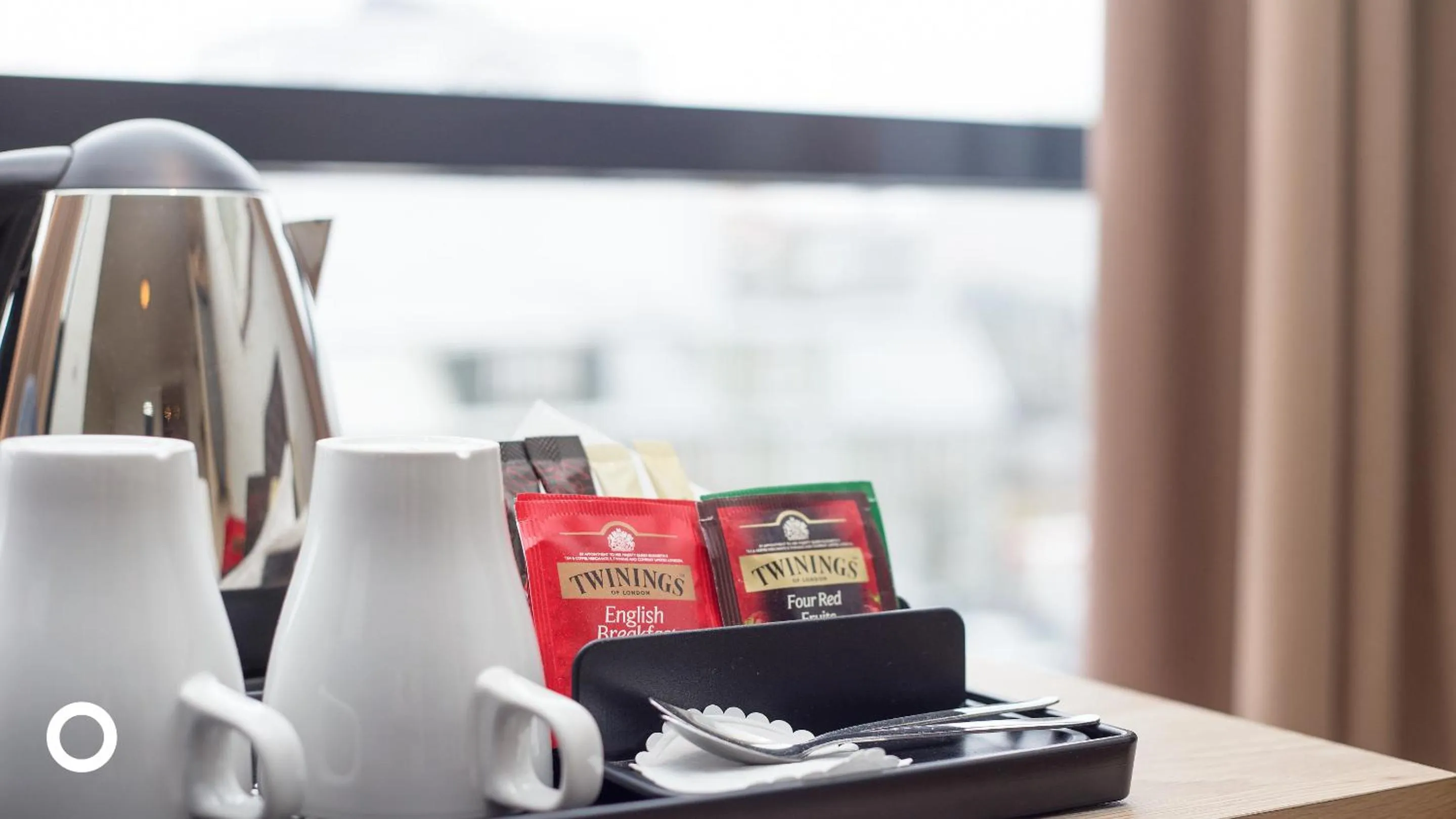 Coffee/tea facilities in Center Hotels Plaza