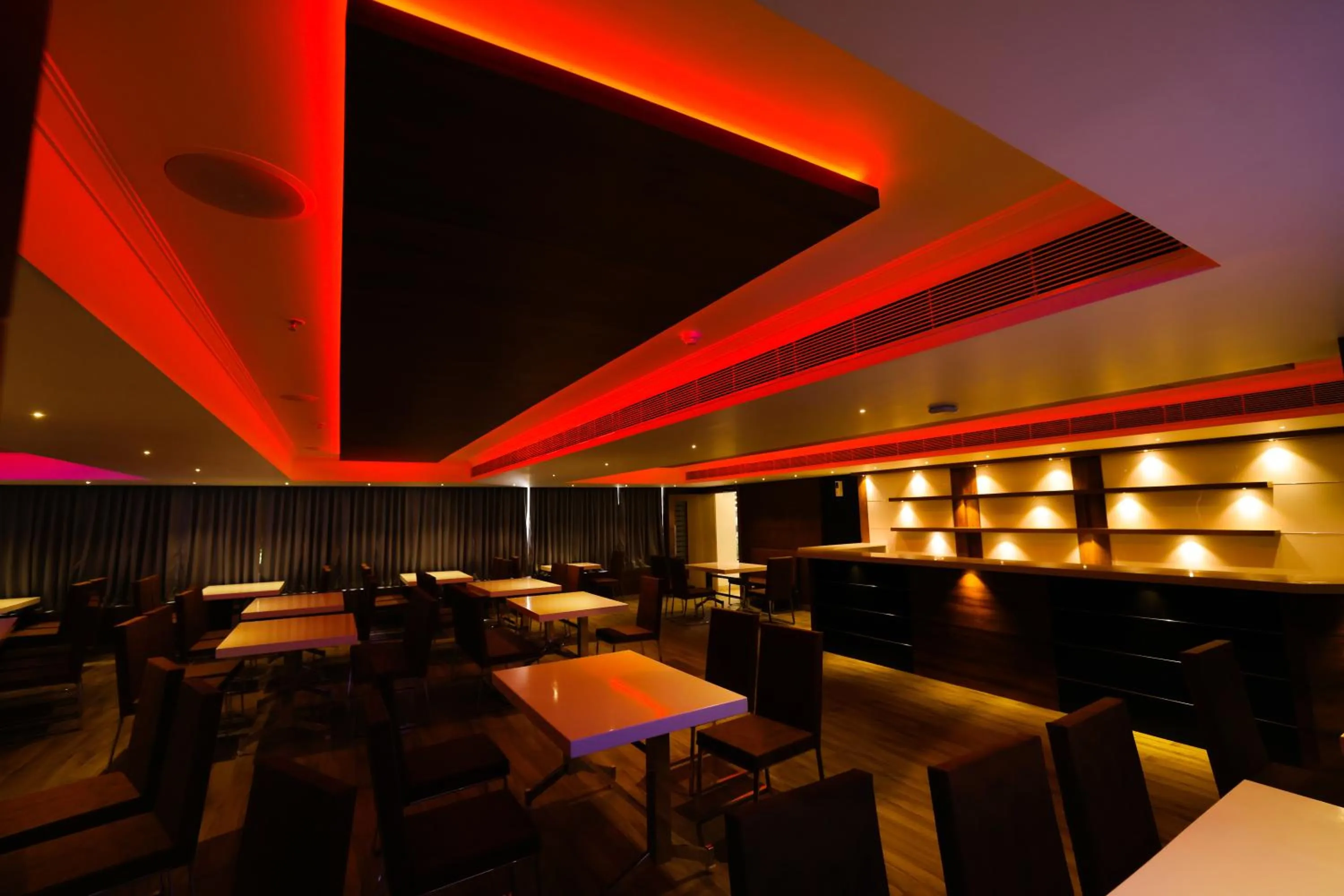 Restaurant/places to eat in KKM INTERNATIONAL