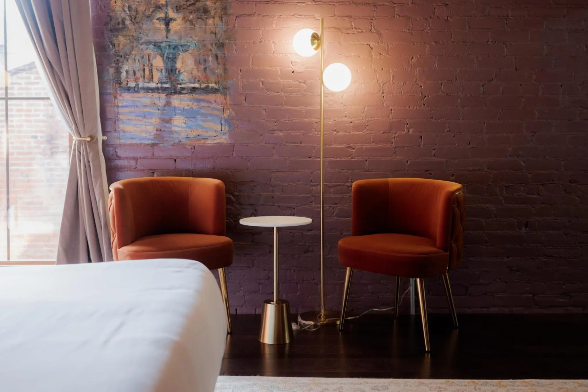 Seating area, Bed in The Chandler Hotel