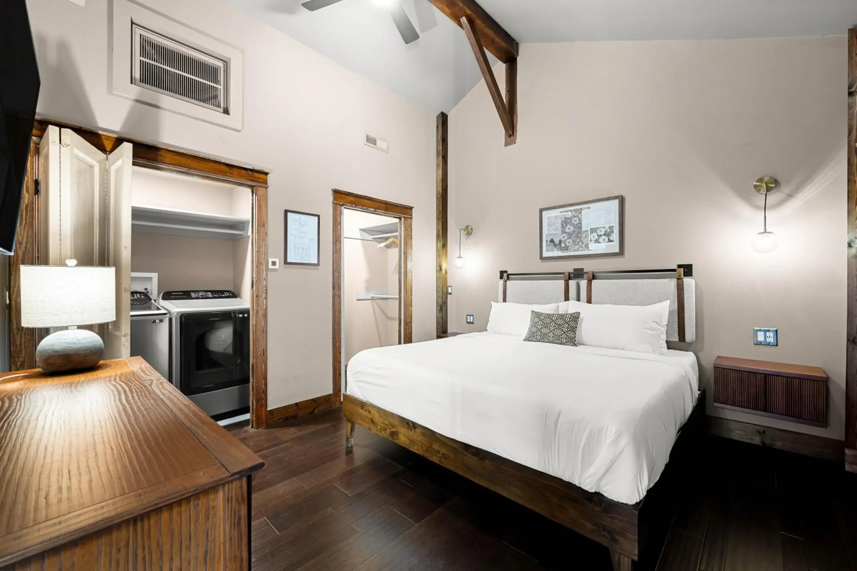 Bed in The Chandler Hotel Bed in The Chandler Hotel