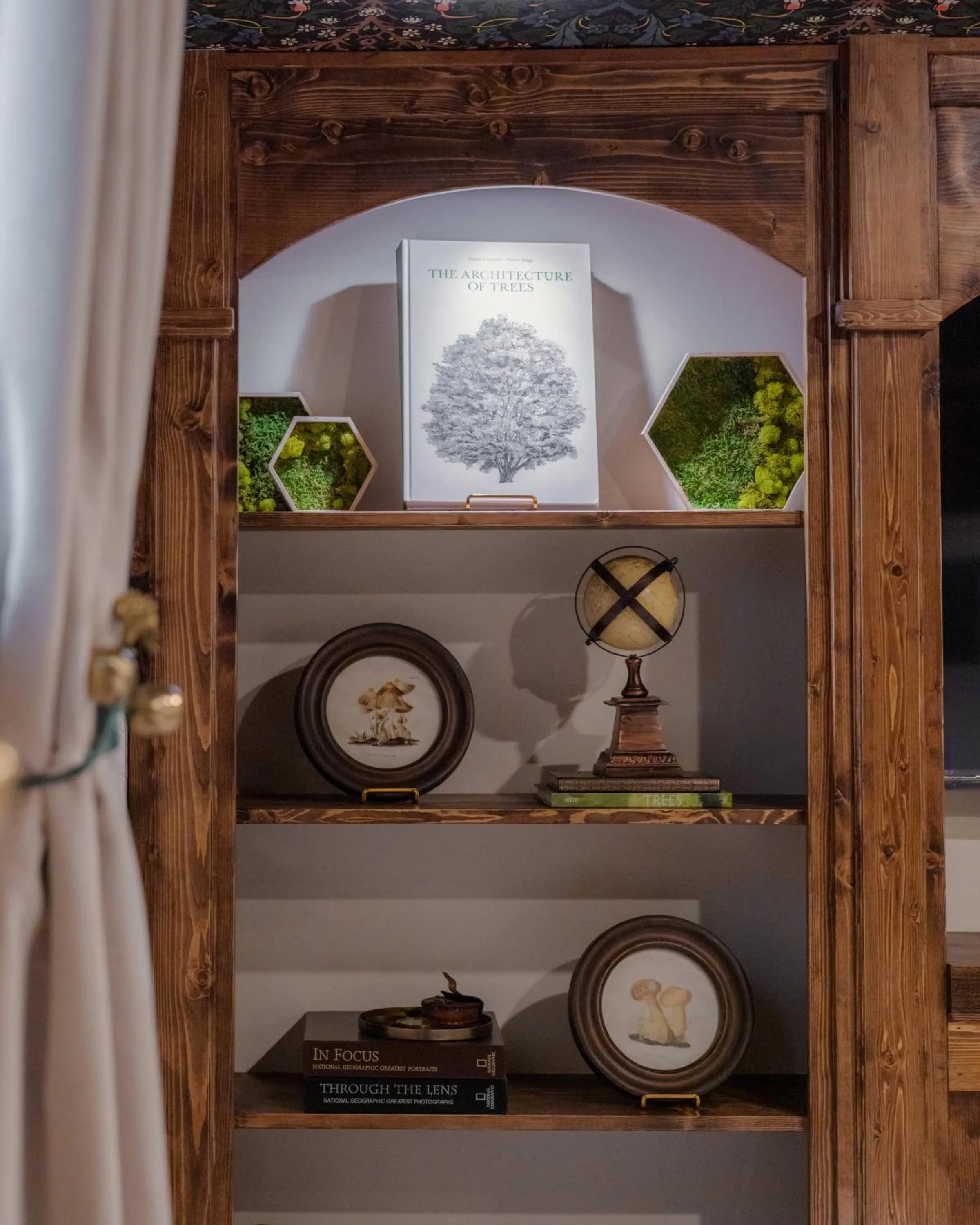 Library in The Chandler Hotel