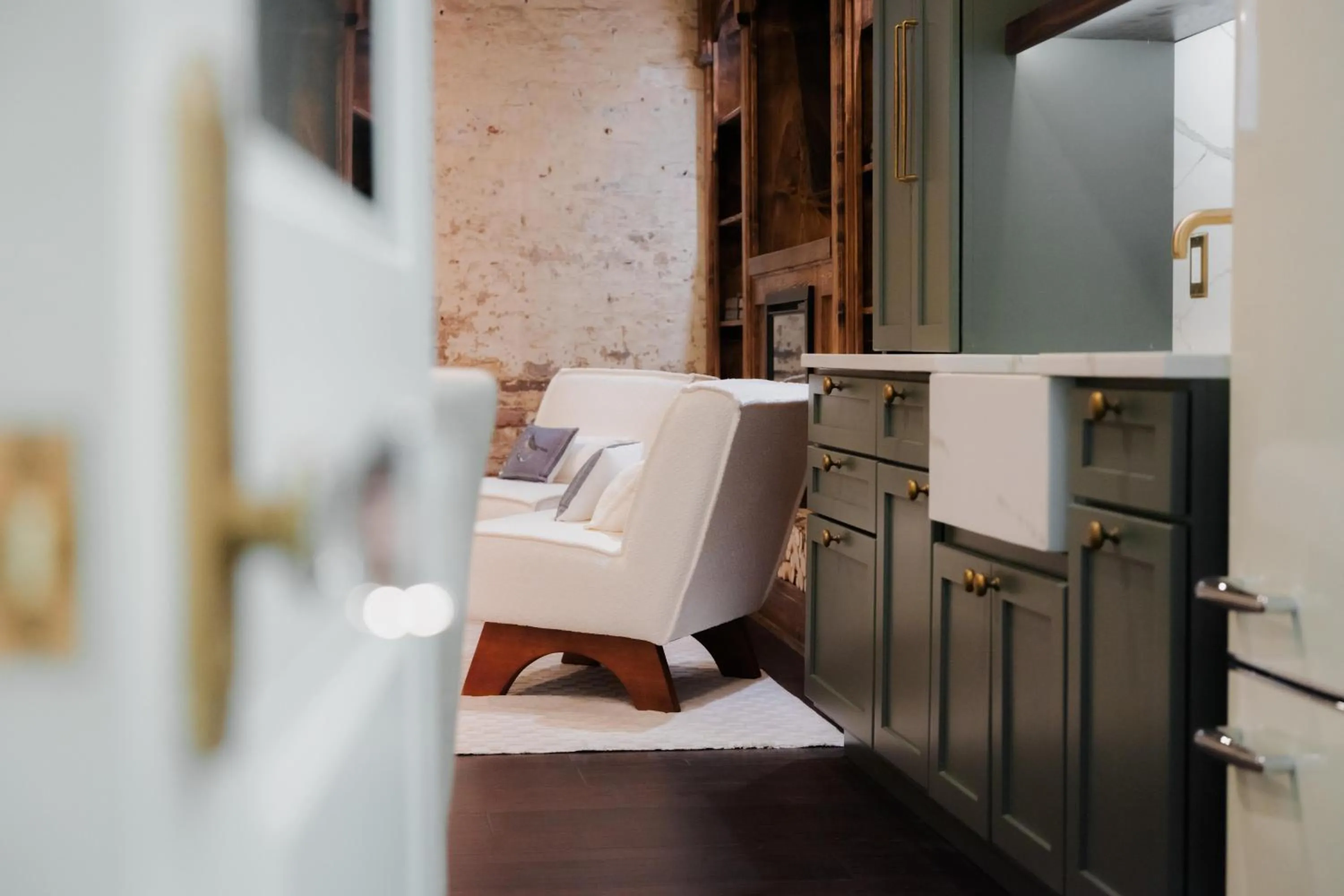 Seating area, Bed in The Chandler Hotel