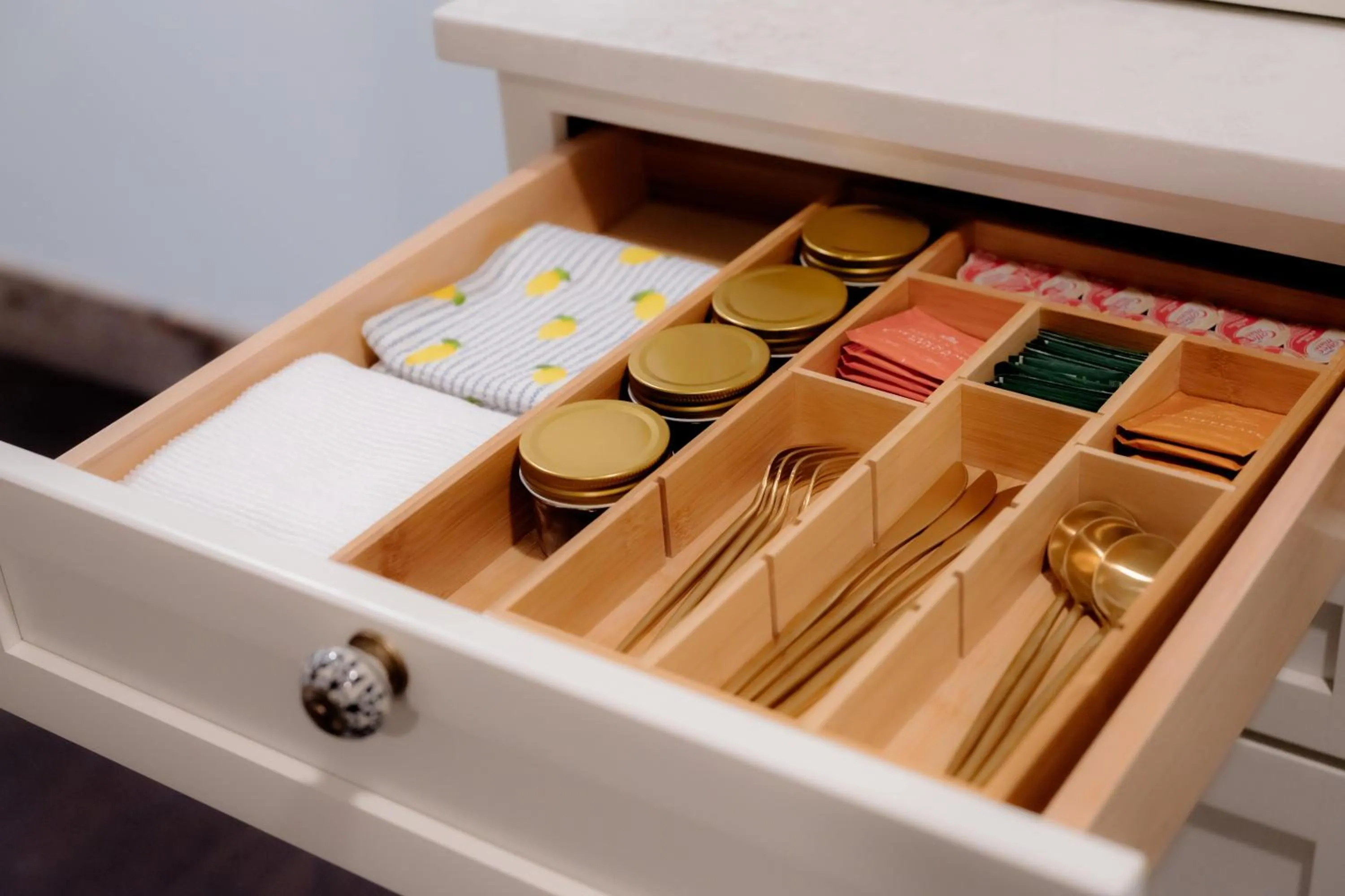 Kitchen or kitchenette in The Chandler Hotel