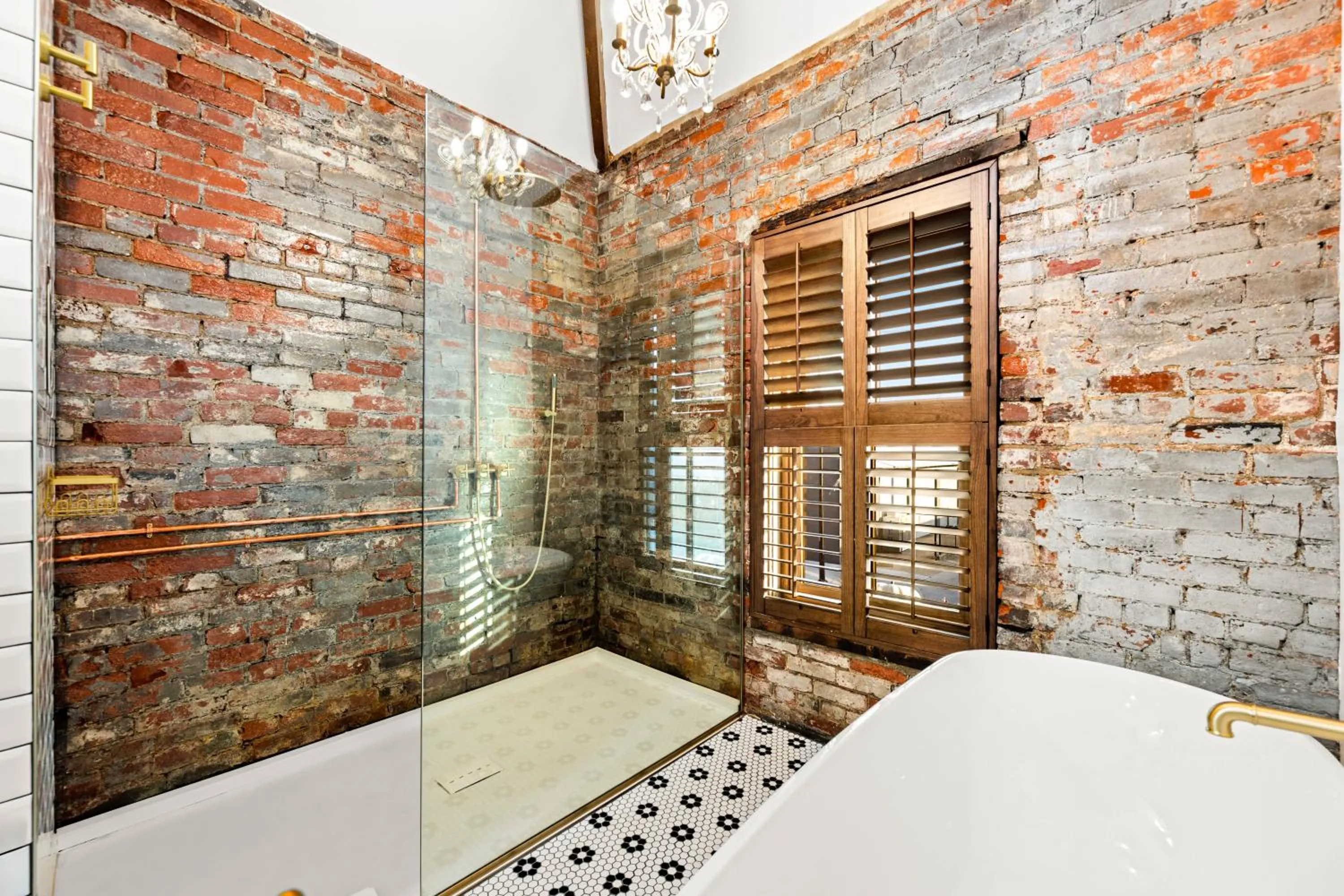 Shower, Bed in The Chandler Hotel