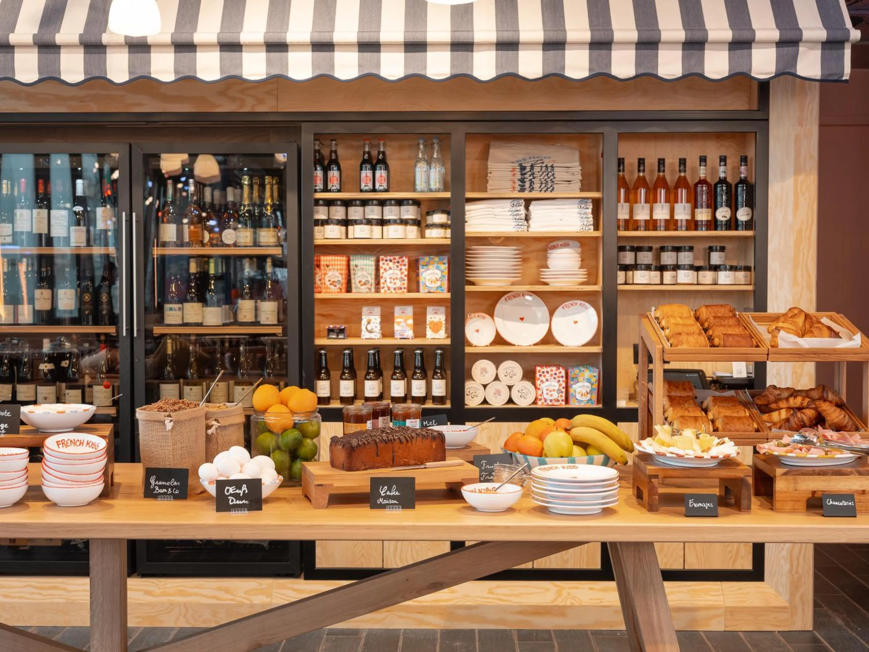 Food and drinks in Eklo Hotels Paris Porte de Versailles