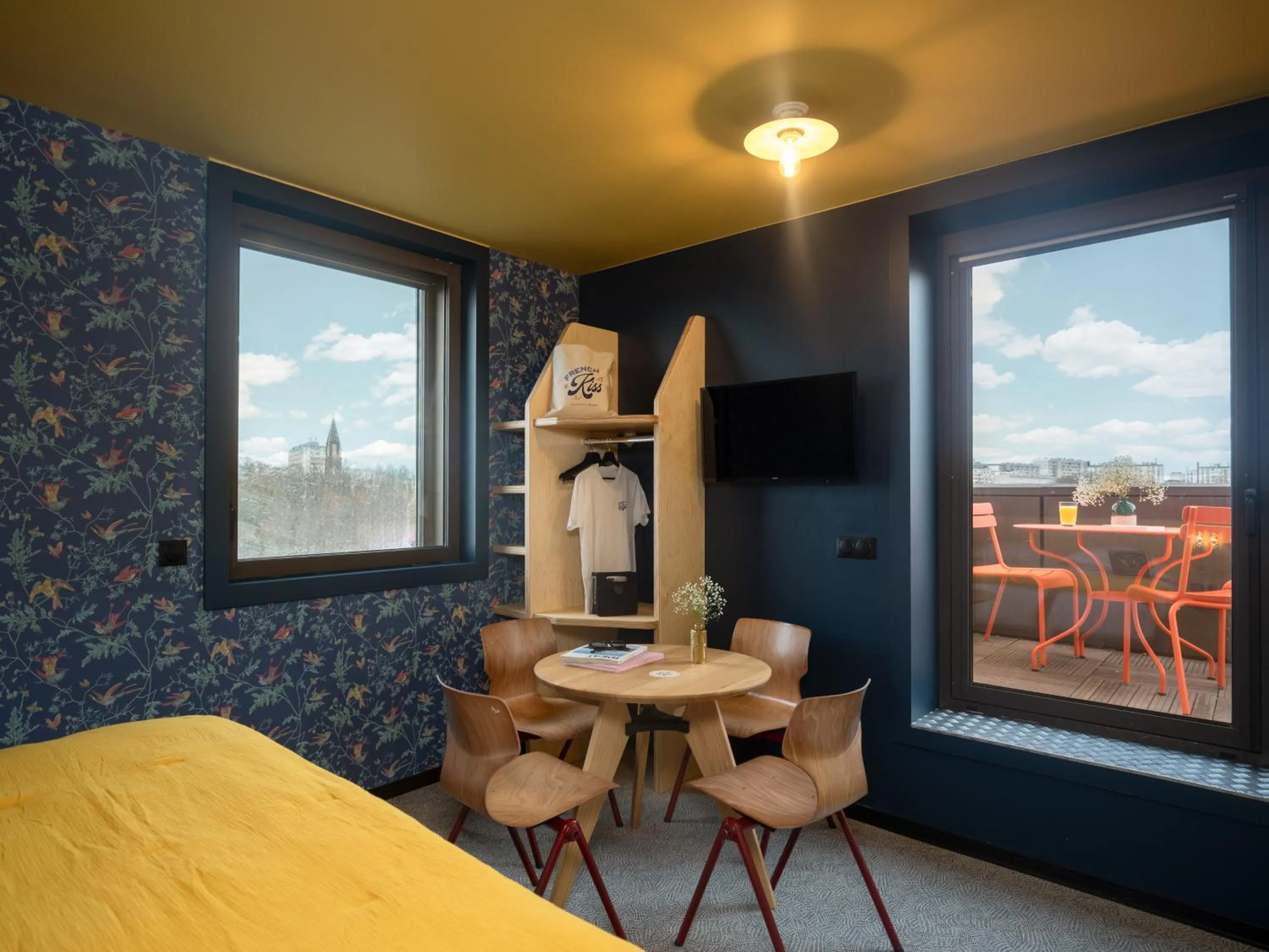 Photo of the whole room, Bed in Eklo Hotels Paris Porte de Versailles