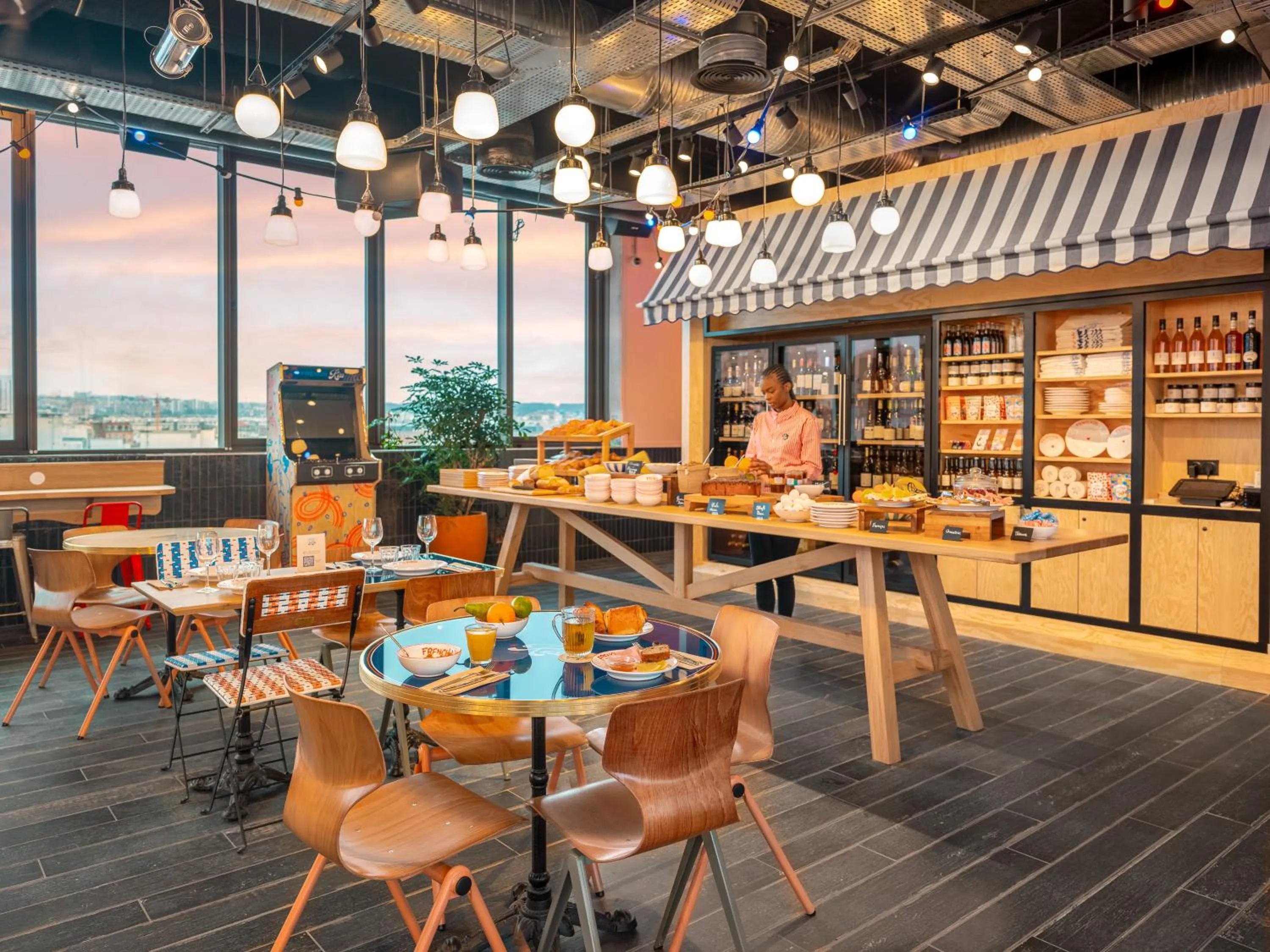 Restaurant/places to eat in Eklo Hotels Paris Porte de Versailles