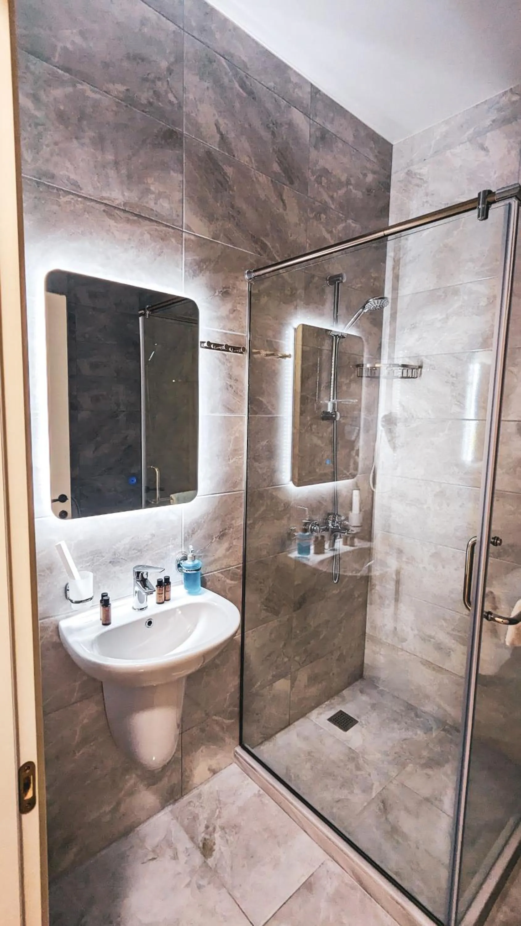 Shower in GG ApartHotel