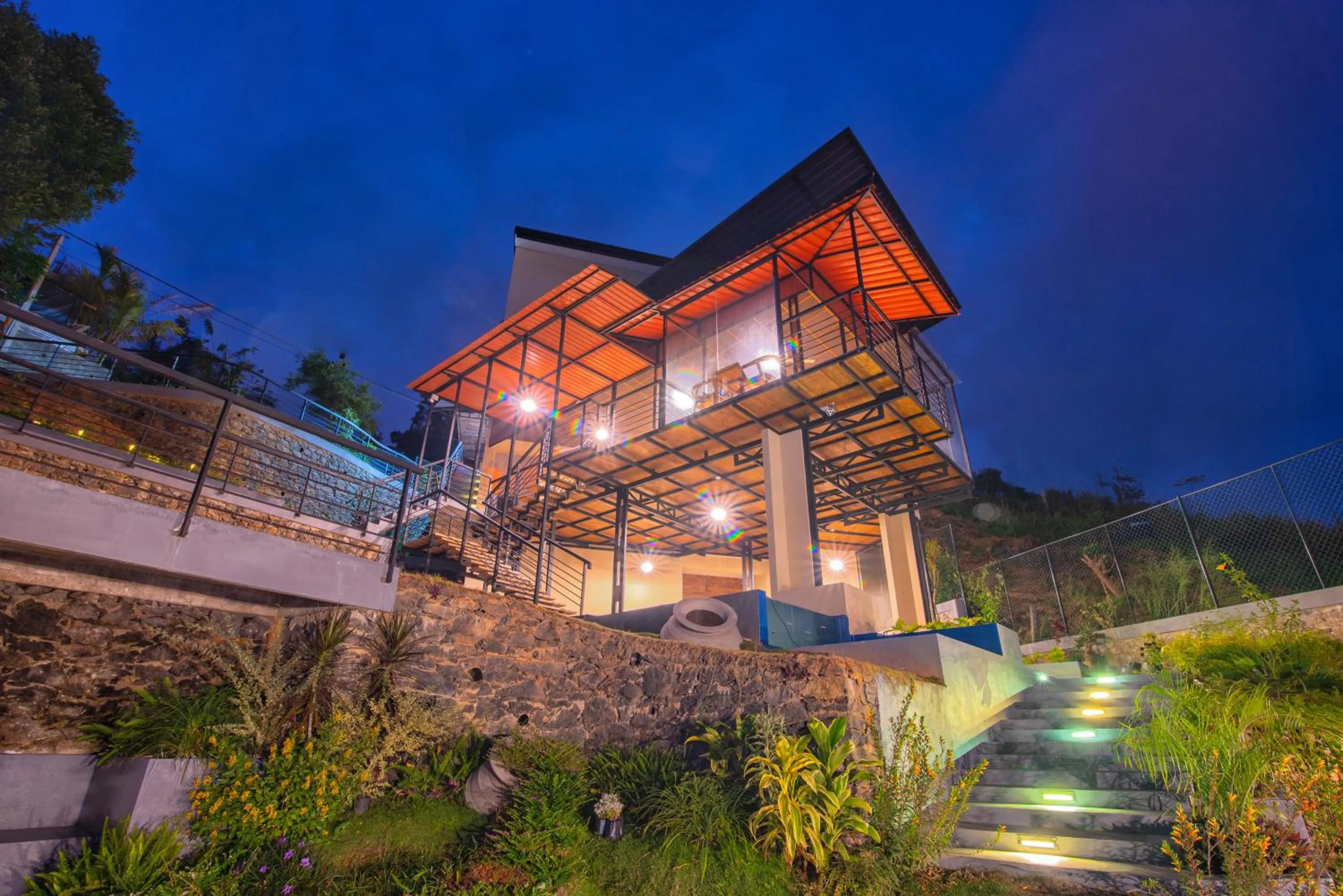 Night in The Cubes Ella