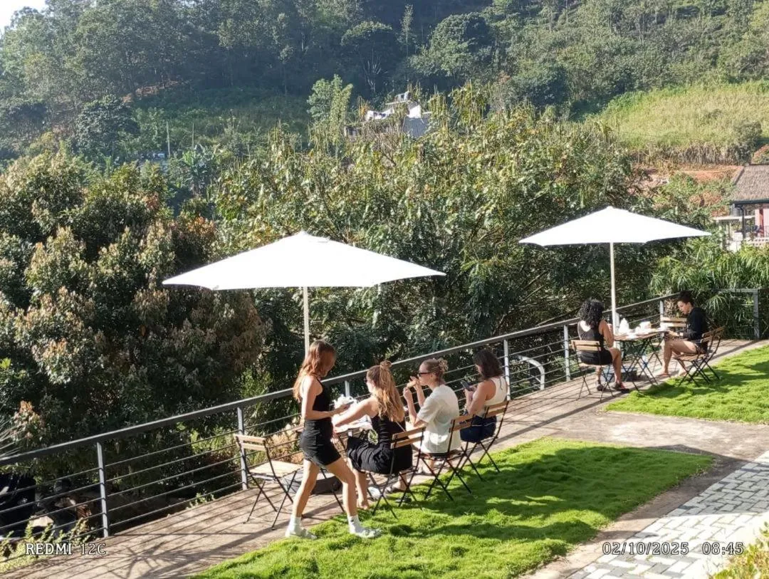 Dining area in The Cubes Ella