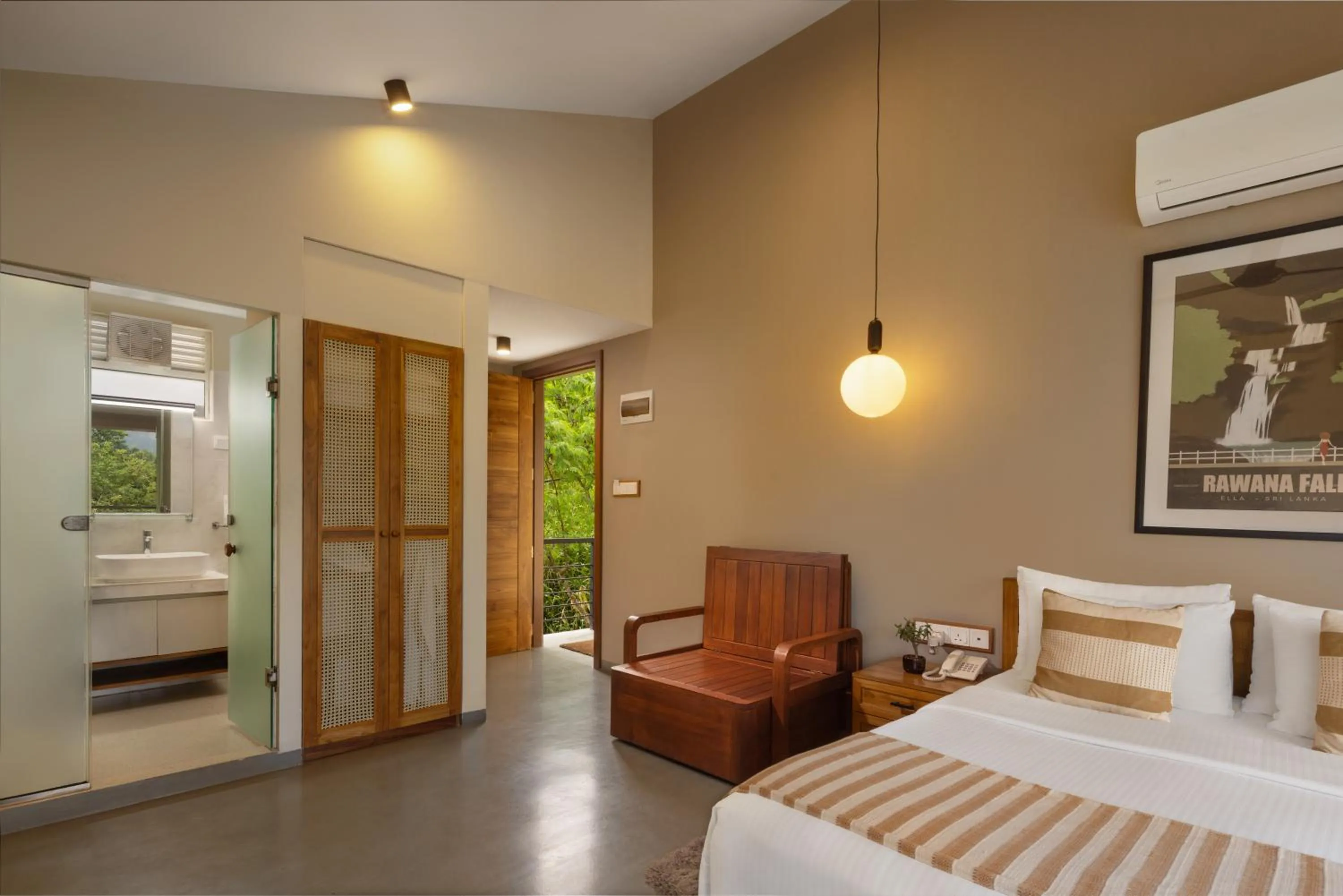 Bathroom, Bed in The Cubes Ella