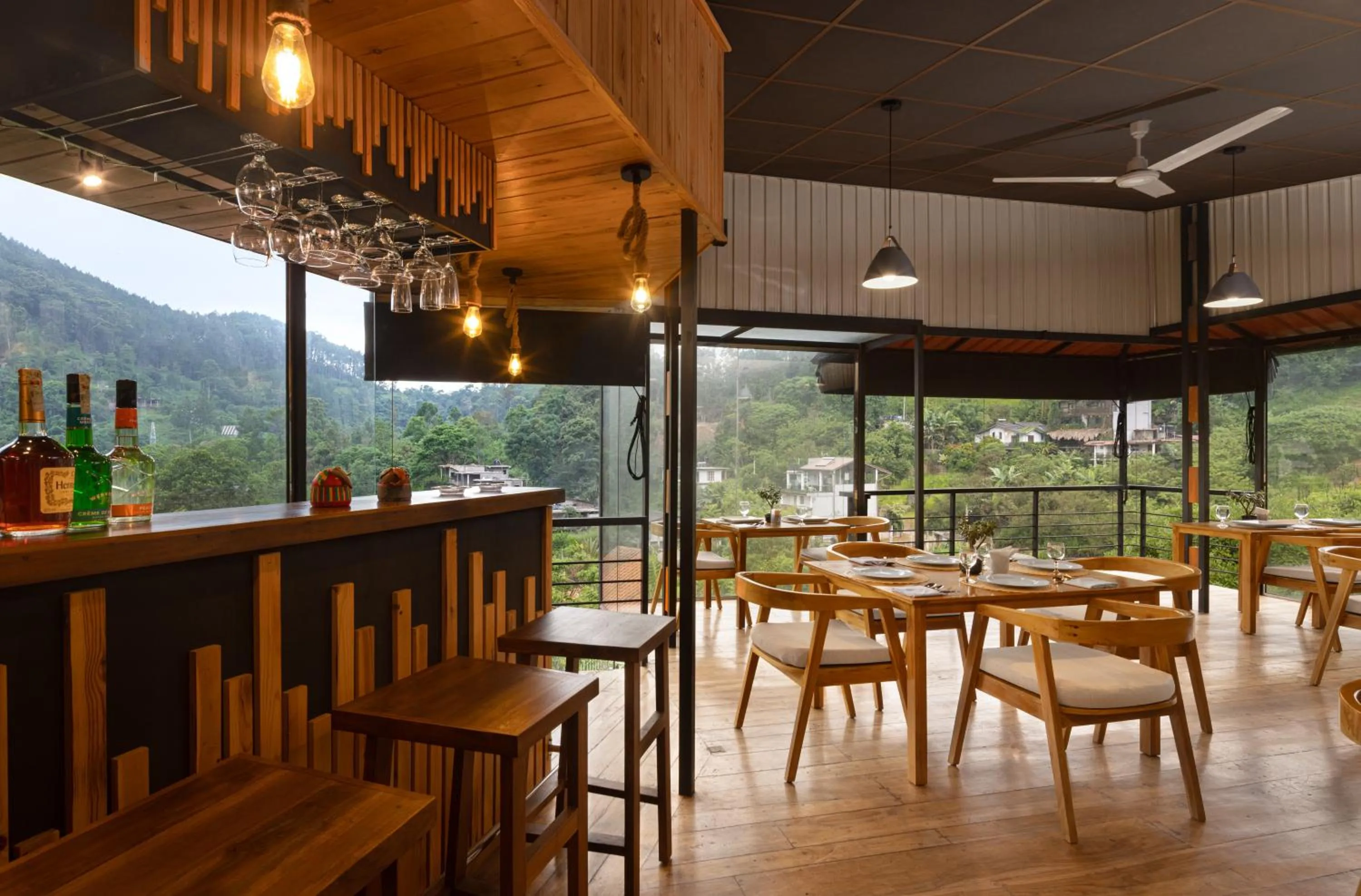 Restaurant/places to eat in The Cubes Ella