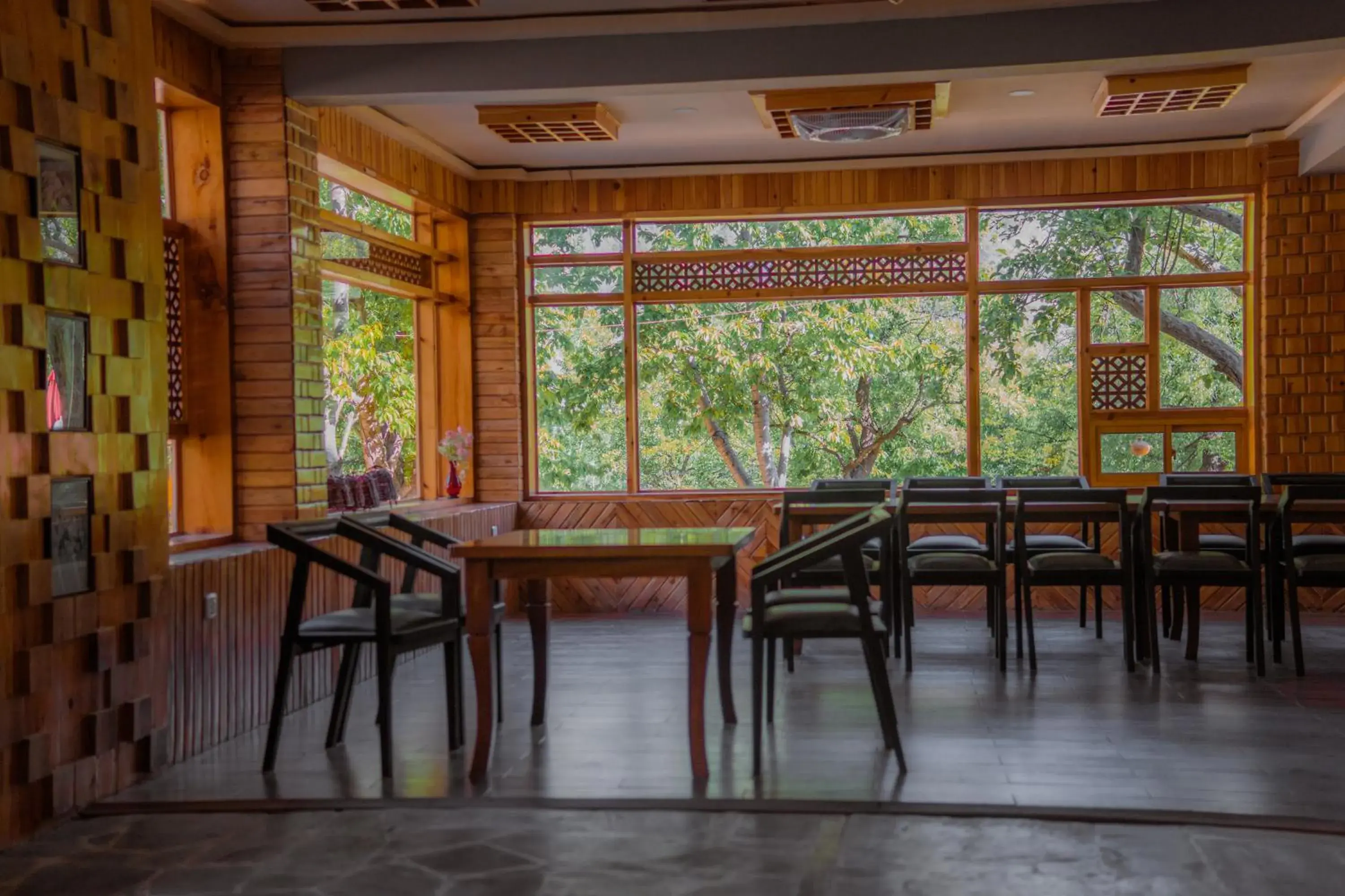 Restaurant/places to eat in Dumani Nagar Hotel & Resort Restaurant/places to eat in Dumani Nagar Hotel & Resort