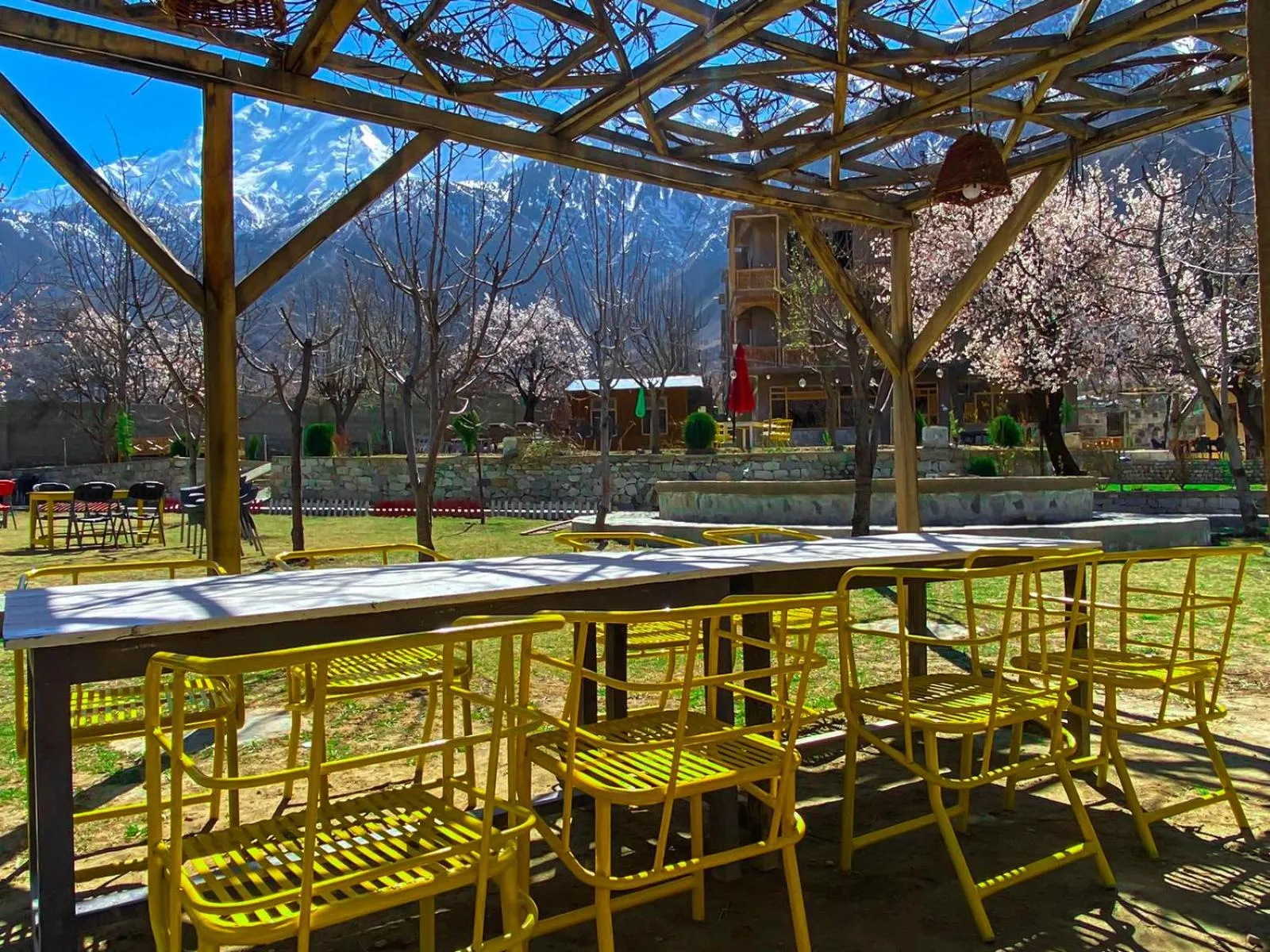 Restaurant/places to eat in Dumani Nagar Hotel & Resort