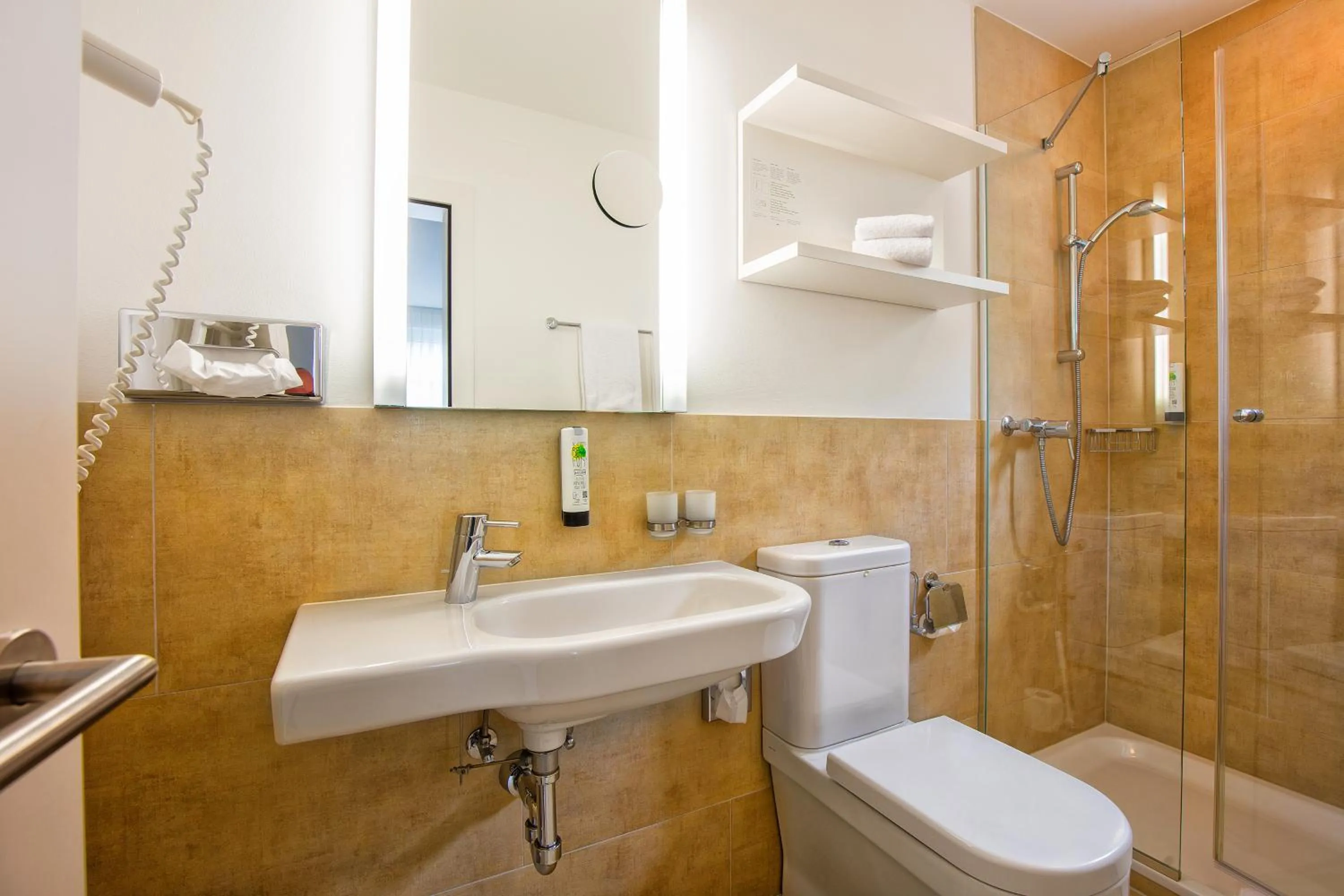 Shower in Hotel Oberland