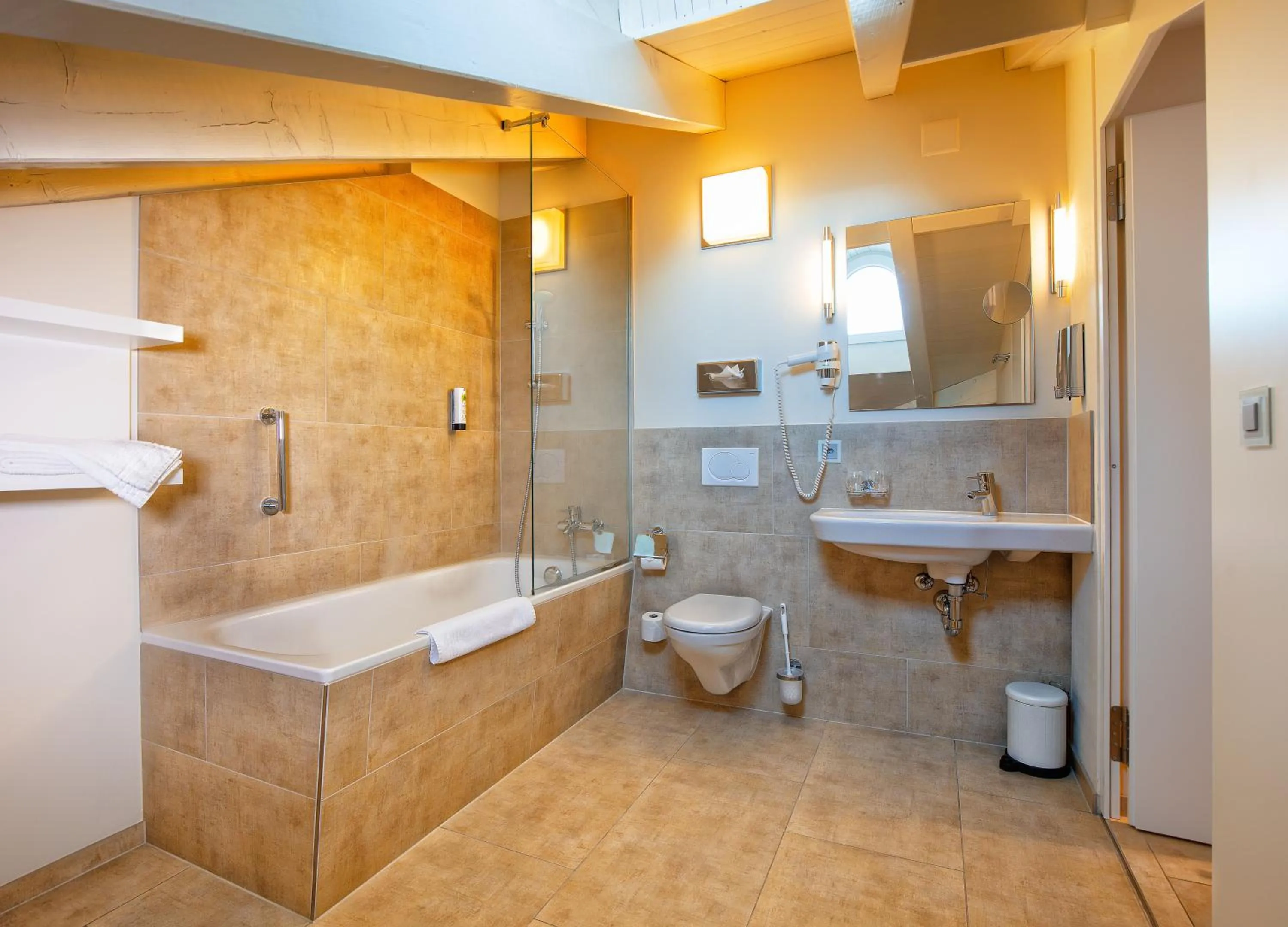 Shower in Hotel Oberland