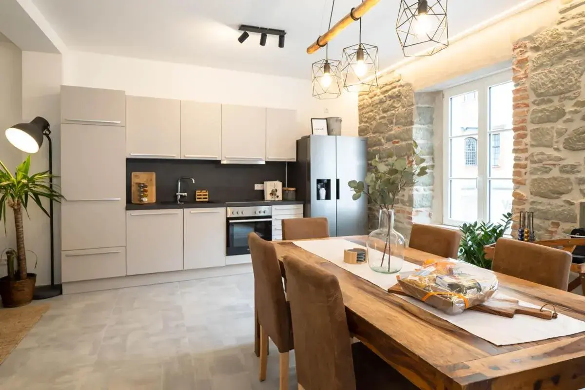 Luxury Apartment, in the Old Town on the Lake... Luxury Apartment, in the Old Town on the Lake...