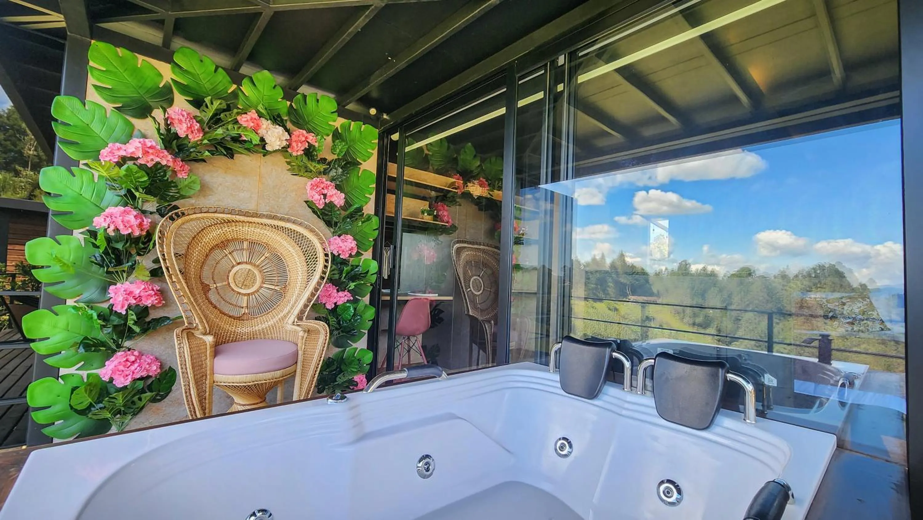 Hot Tub in Cumbres Luxury Glamping