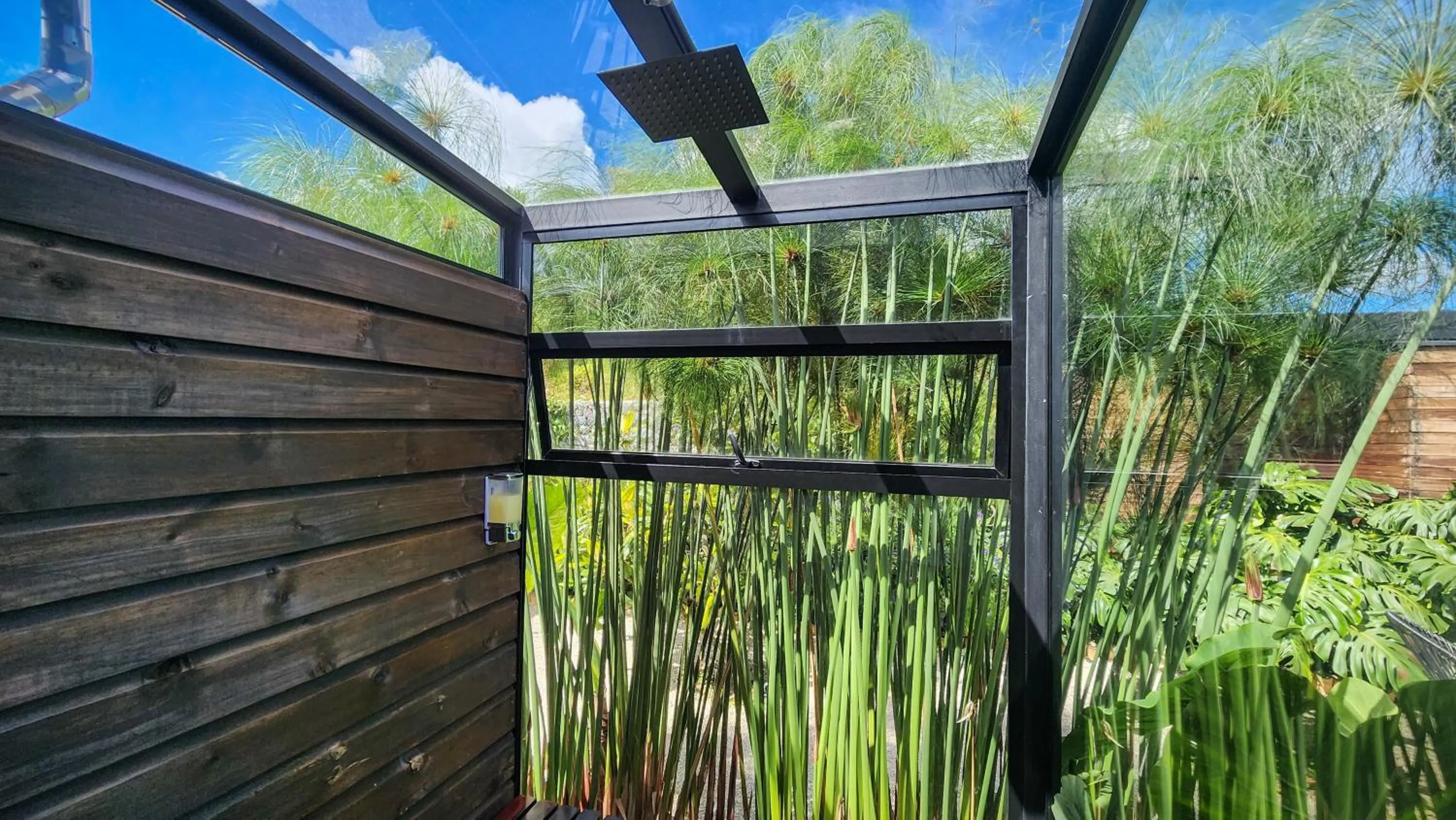 Shower in Cumbres Luxury Glamping